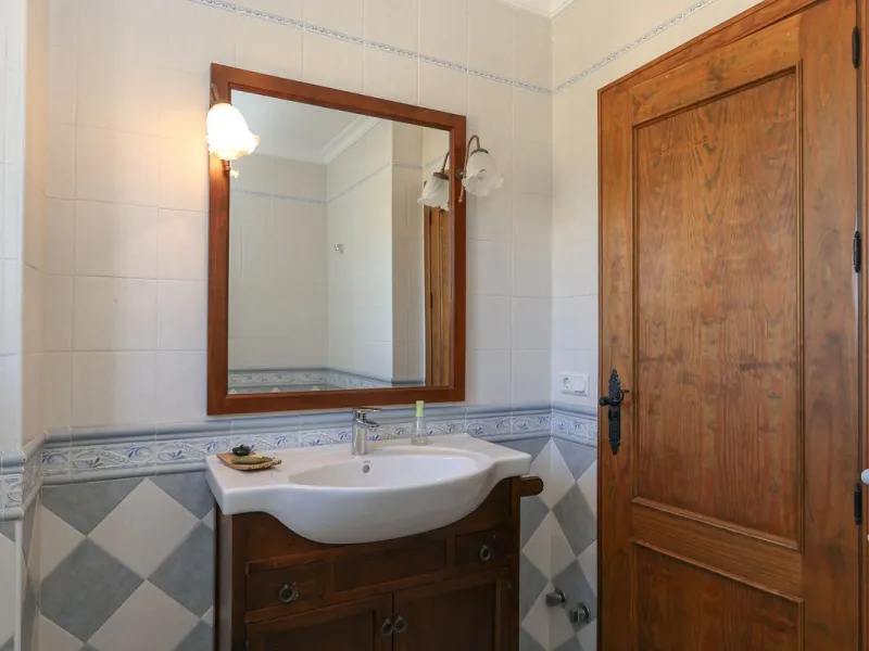 Charming country finca surrounded by usable land