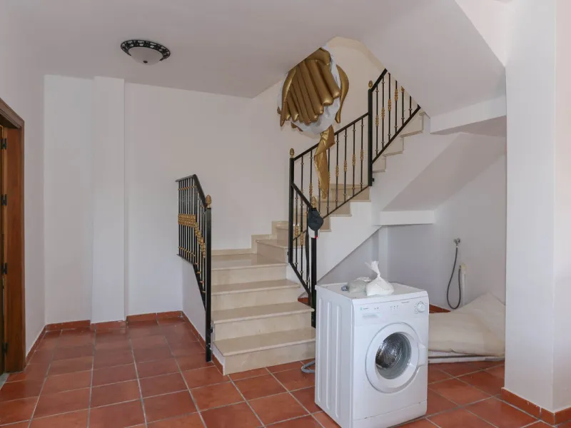 Charming country finca surrounded by usable land