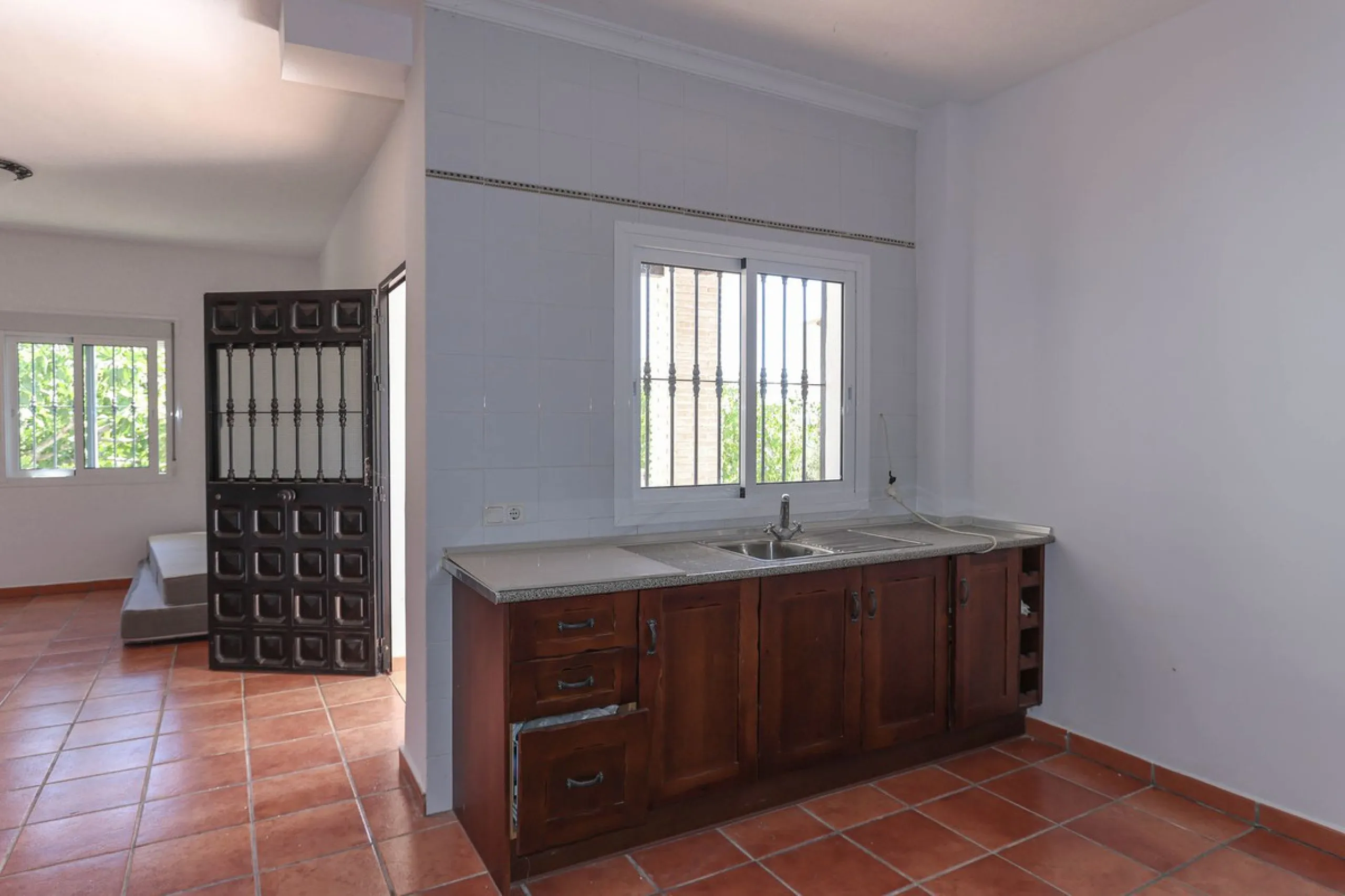 Charming country finca surrounded by usable land