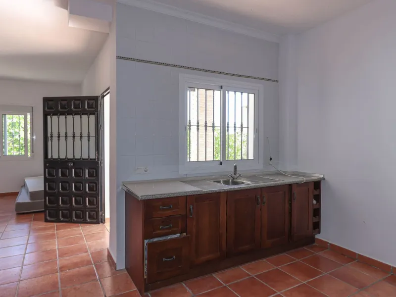 Charming country finca surrounded by usable land