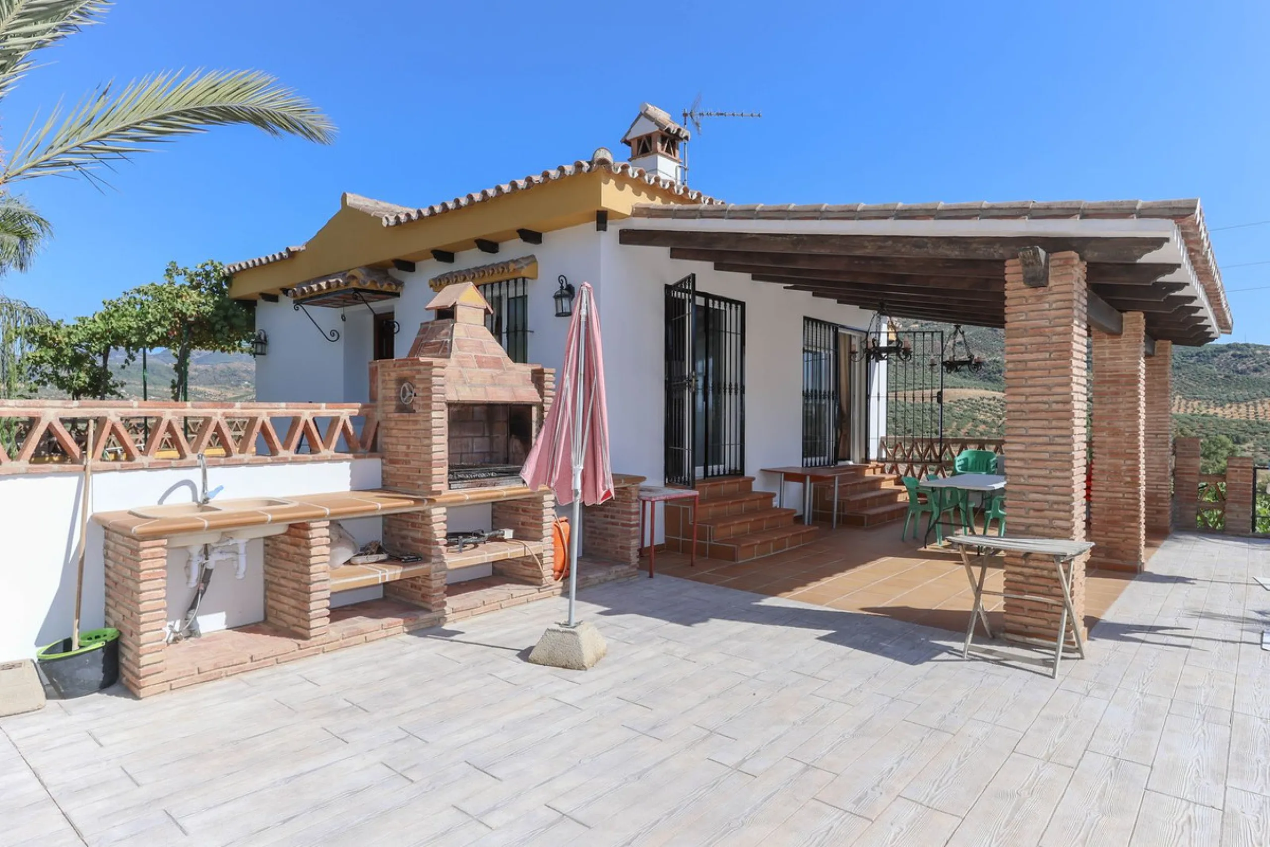 Charming country finca surrounded by usable land