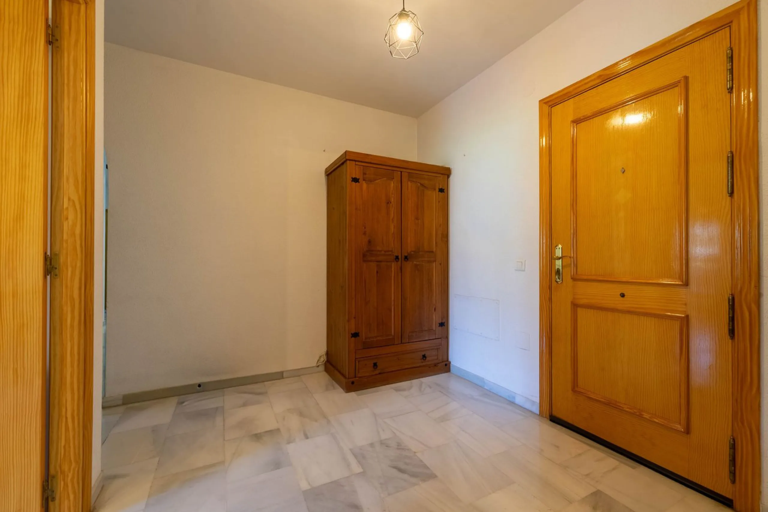 Apartment - Middle Floor Apartment в продаже в Mijas, Málaga. В доме 3 спален и 2 ванных комнат. Площадь дома 138 м²
