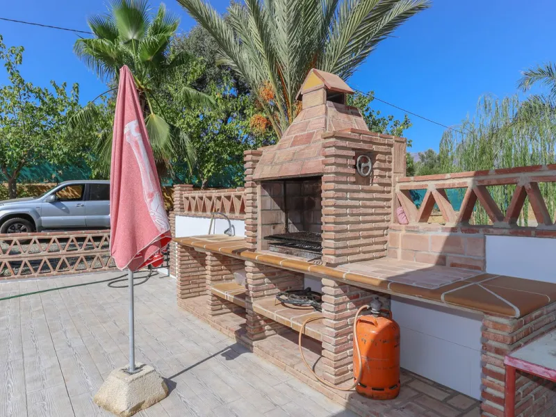 Charming country finca surrounded by usable land
