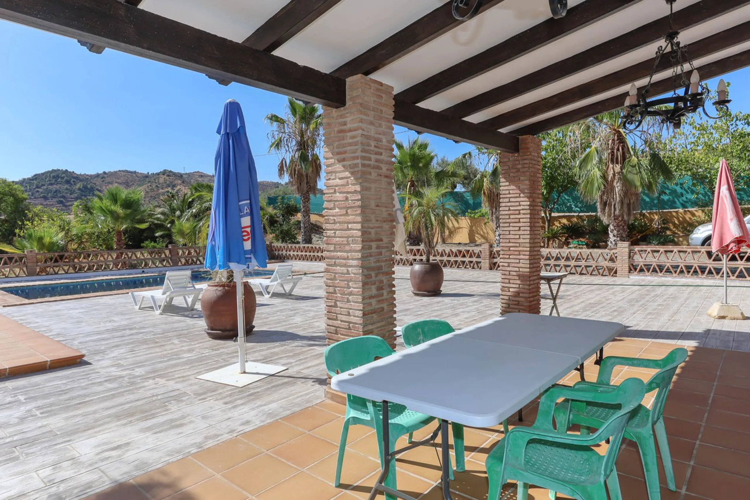 Charming country finca surrounded by usable land