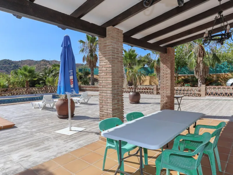 Charming country finca surrounded by usable land