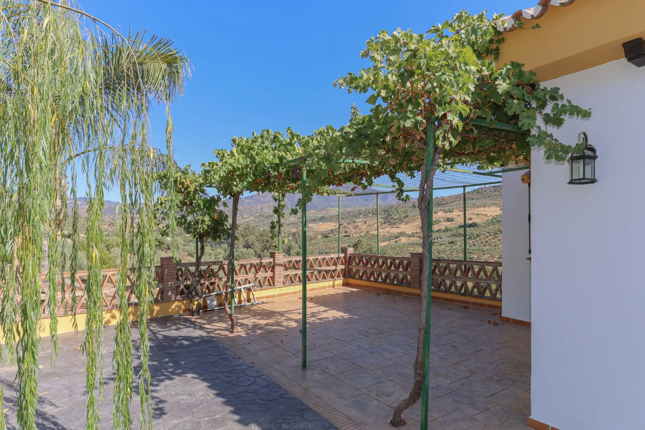 Charming country finca surrounded by usable land