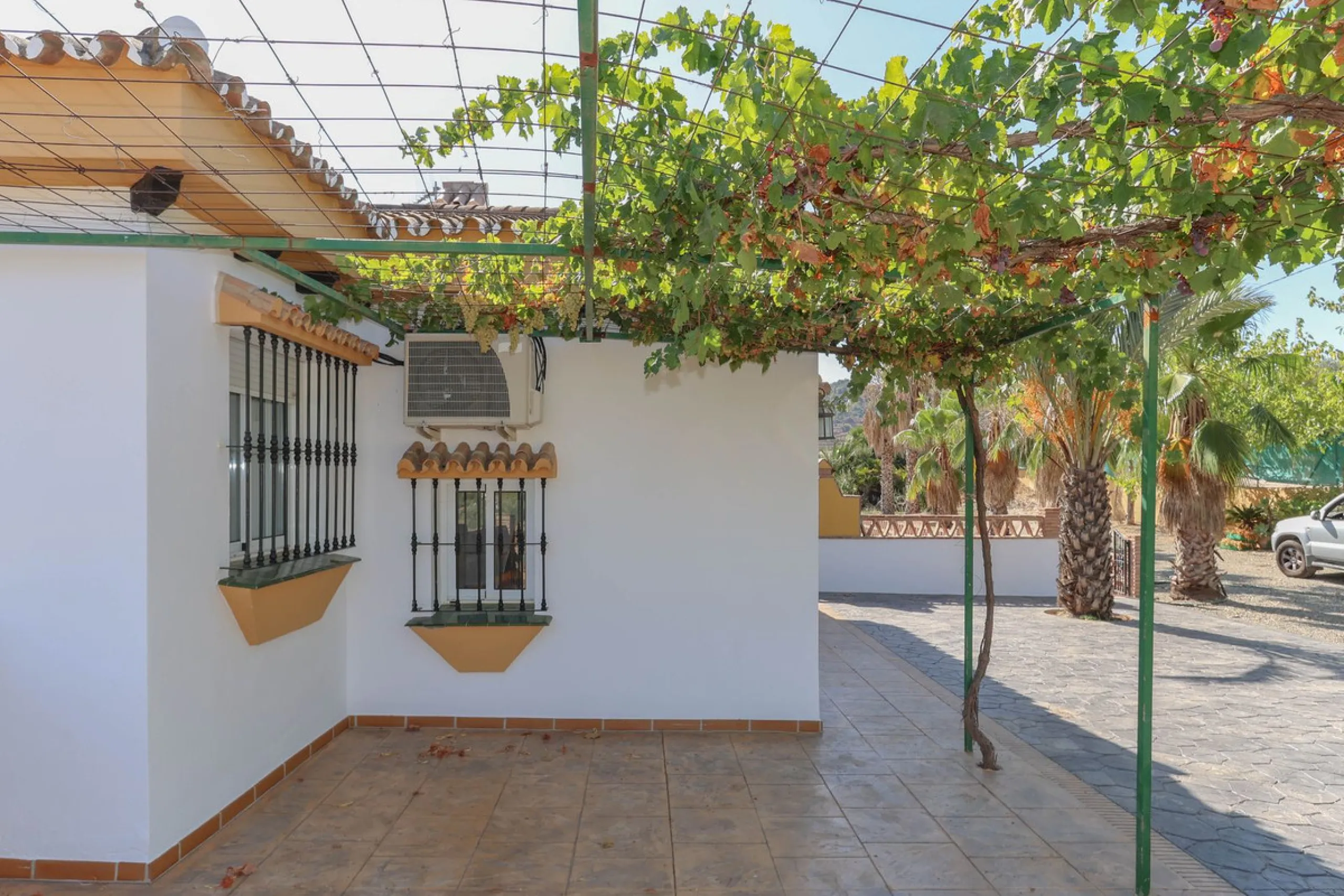 Charming country finca surrounded by usable land