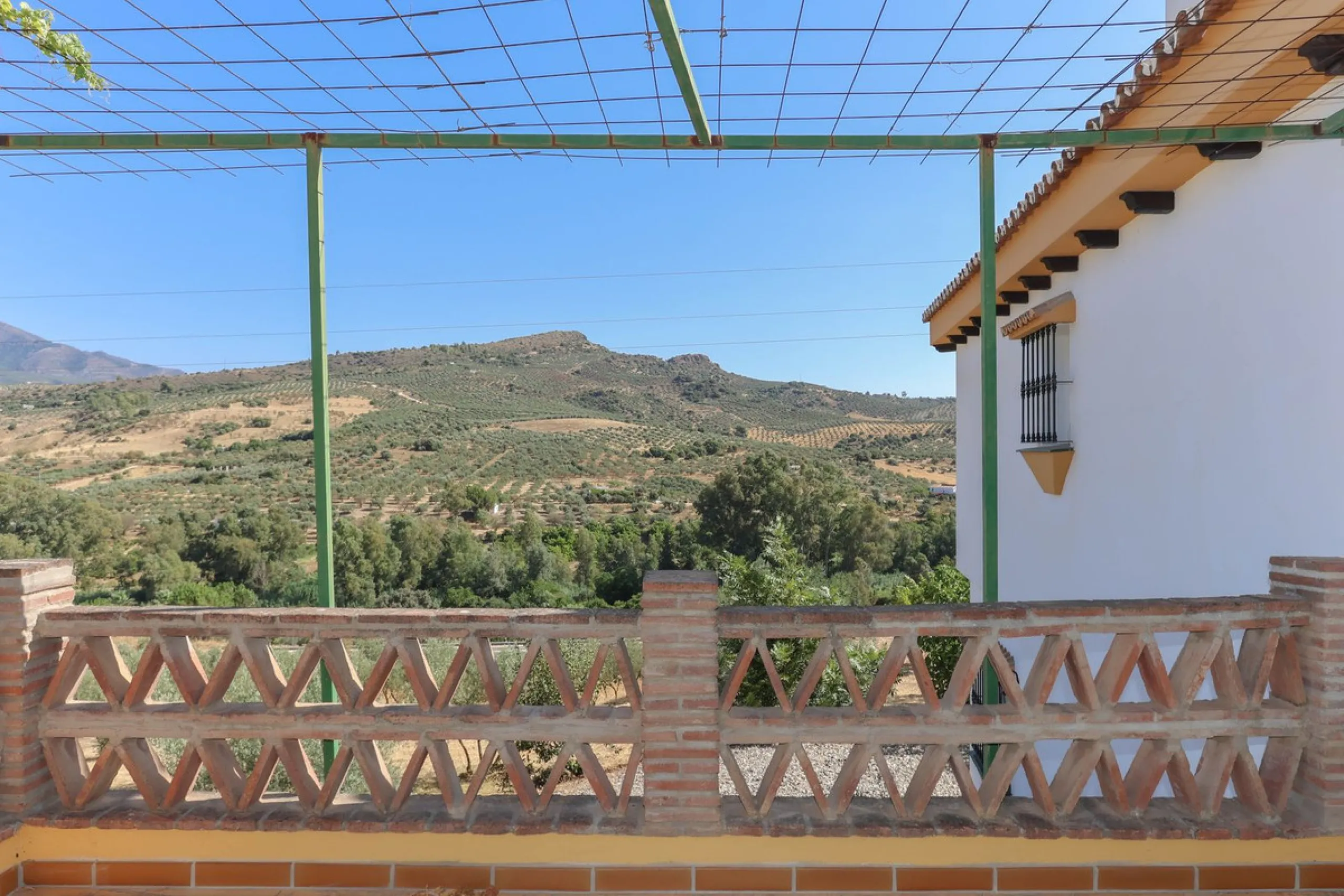 Charming country finca surrounded by usable land