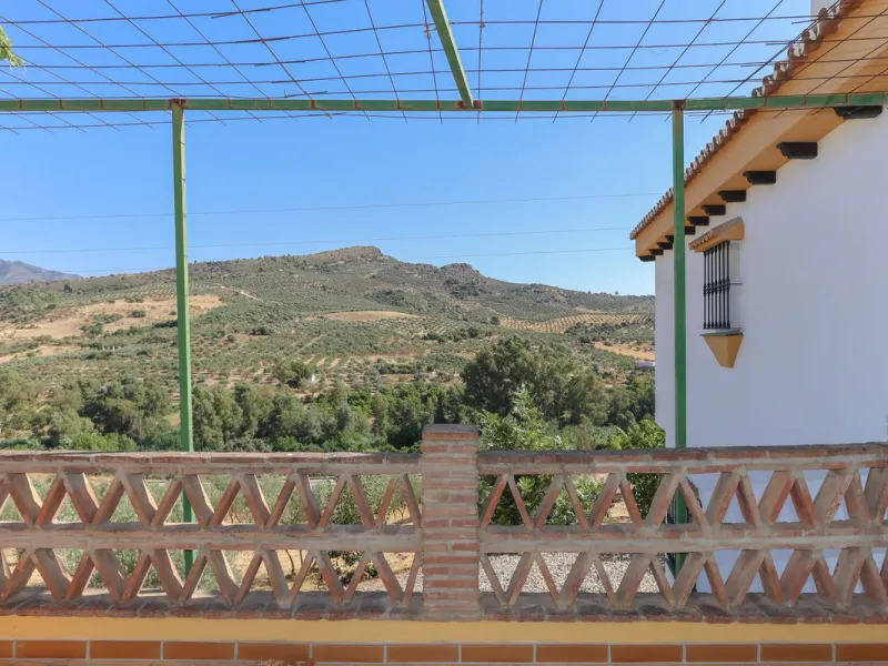 Charming country finca surrounded by usable land