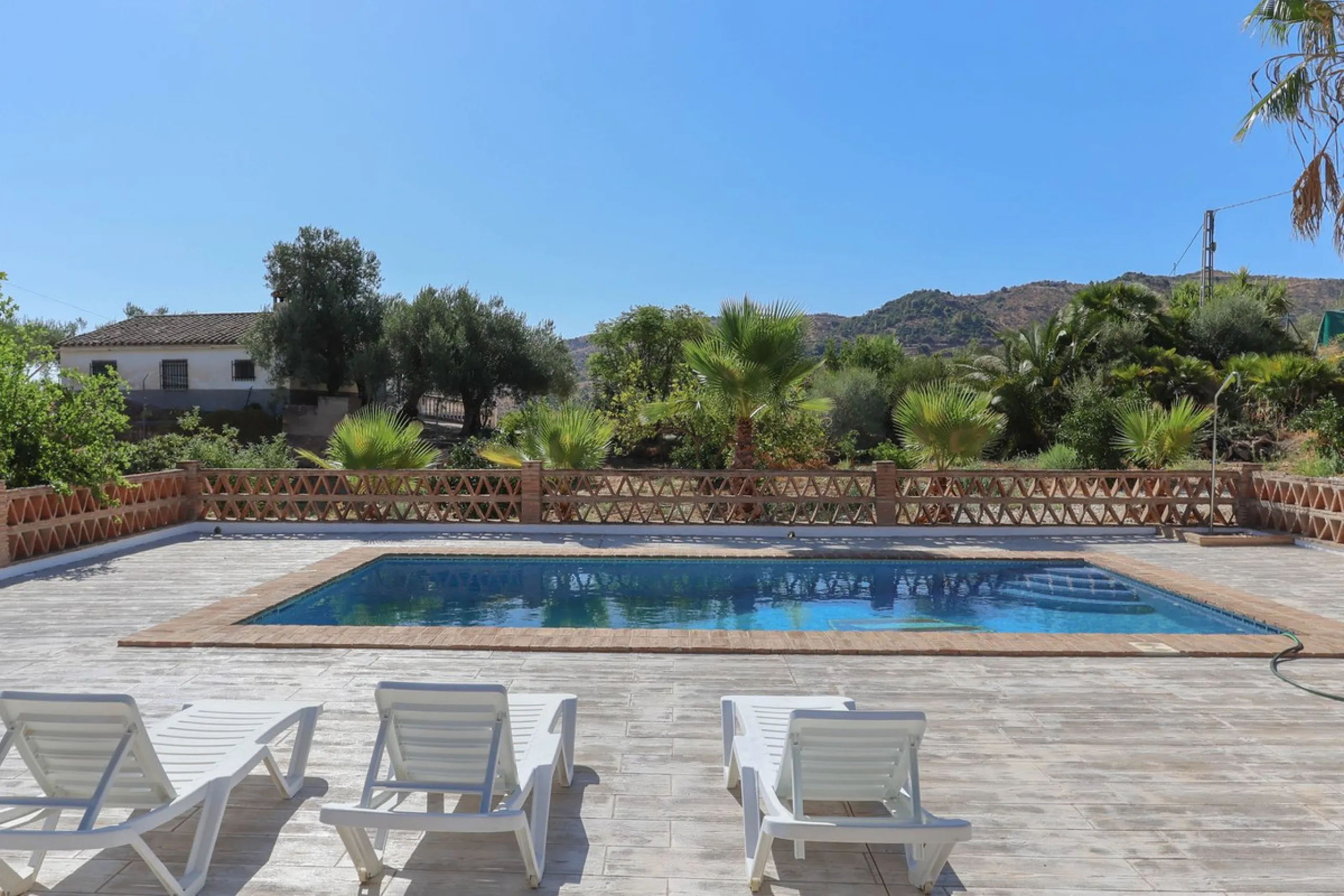 Charming country finca surrounded by usable land