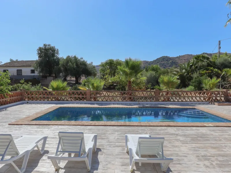Charming country finca surrounded by usable land