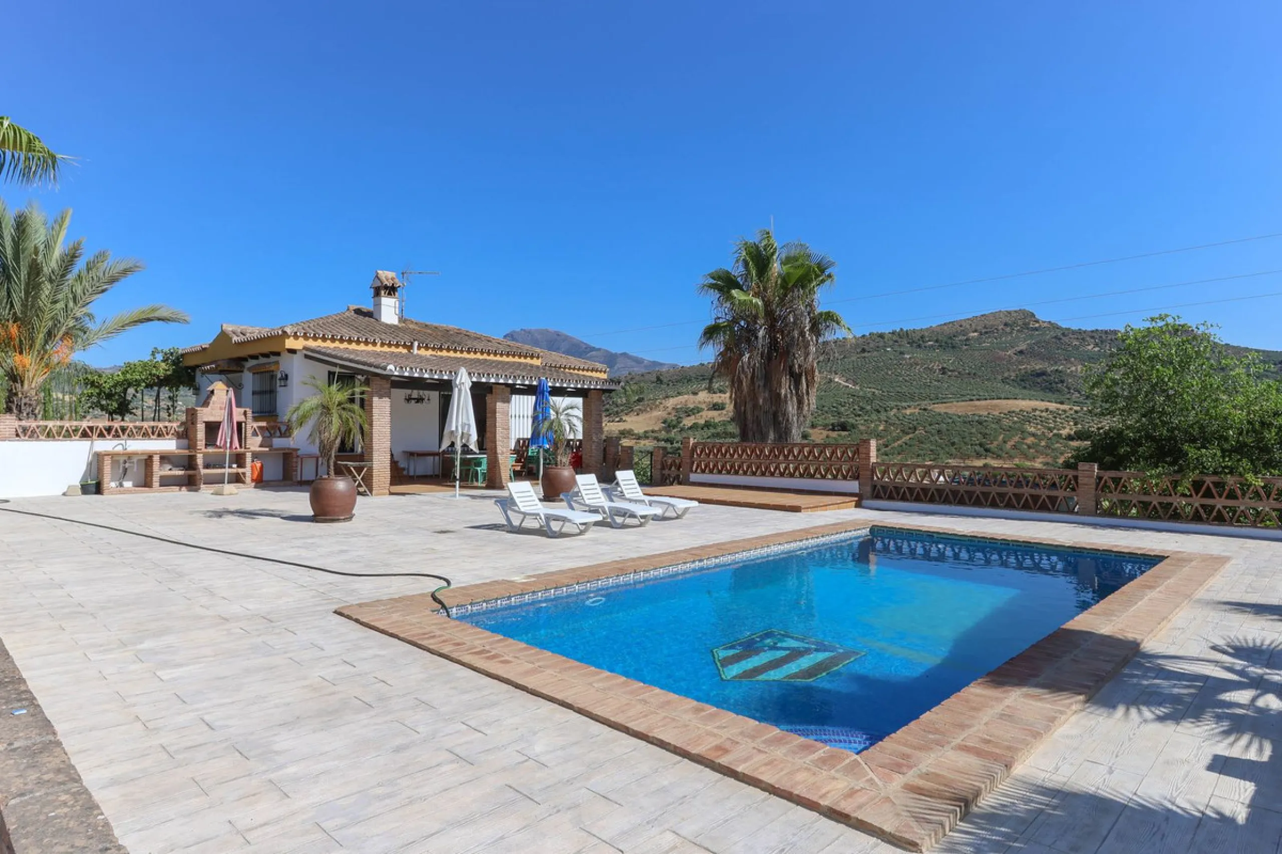 Charming country finca surrounded by usable land