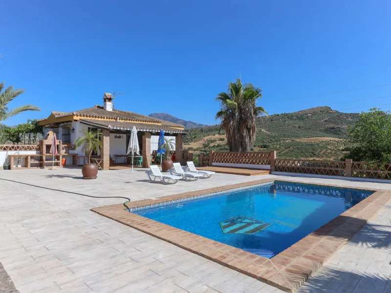 Charming country finca surrounded by usable land