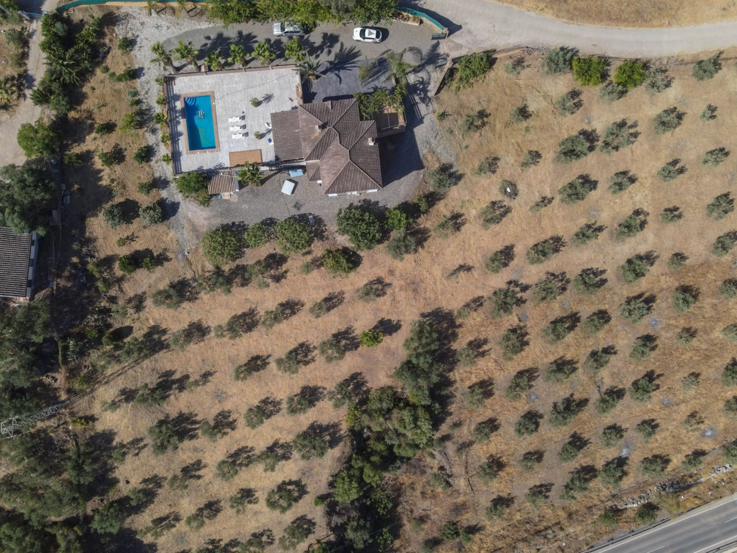 Charming country finca surrounded by usable land