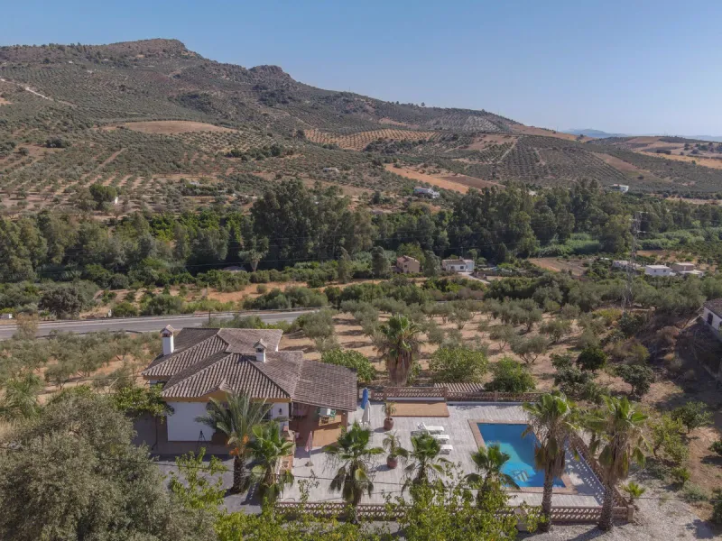 Charming country finca surrounded by usable land