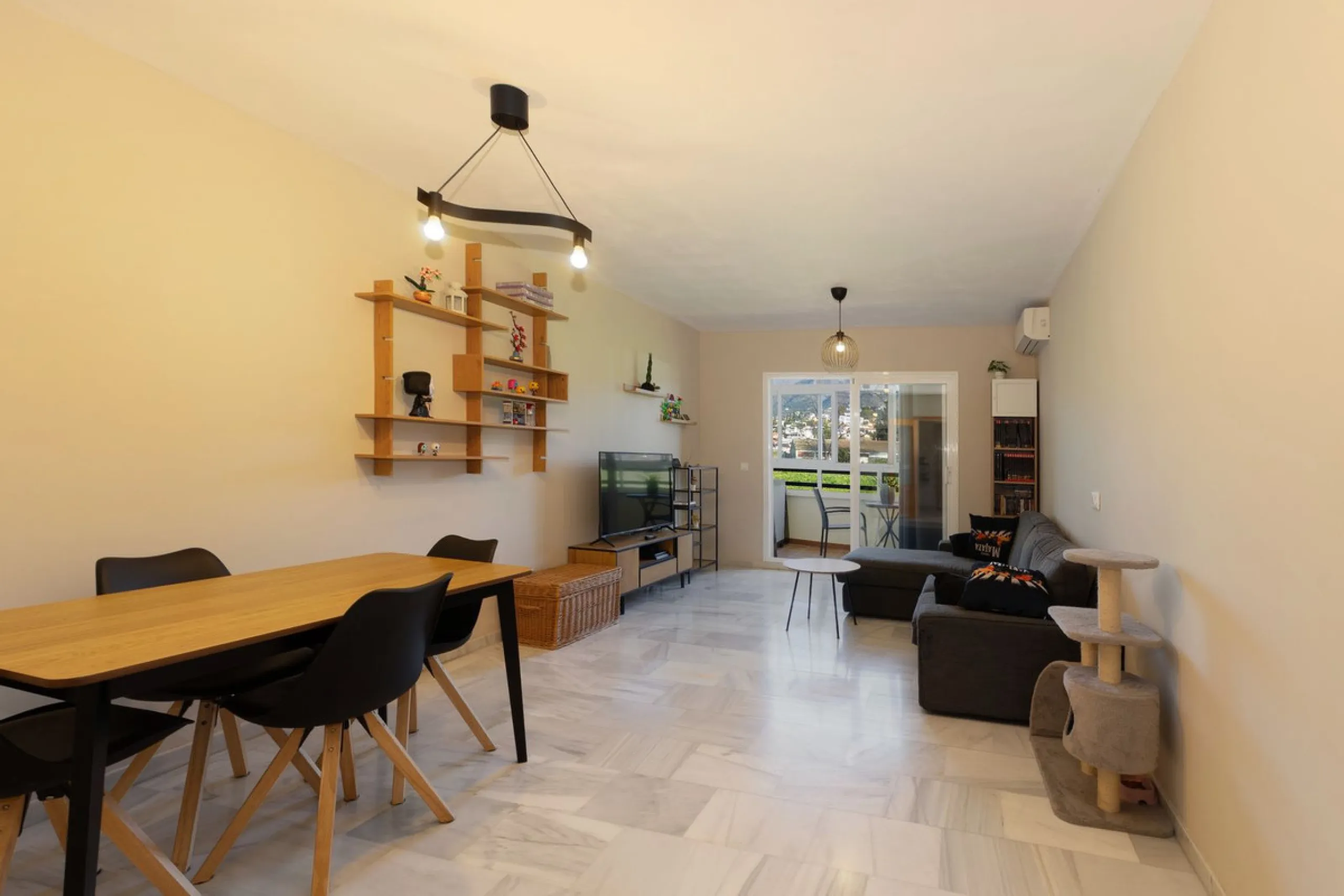 Apartment - Middle Floor Apartment в продаже в Mijas, Málaga. В доме 3 спален и 2 ванных комнат. Площадь дома 138 м²