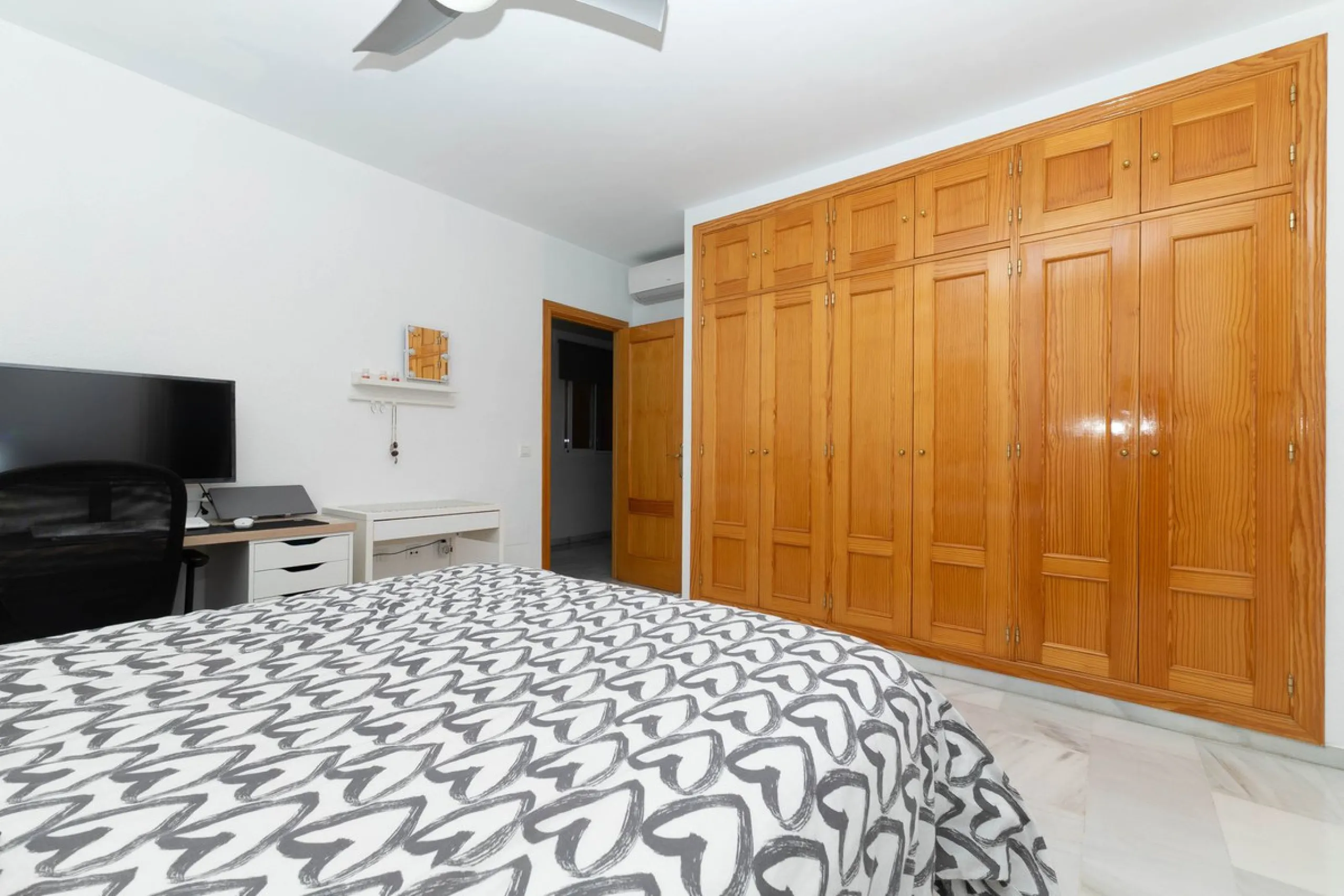 Apartment - Middle Floor Apartment в продаже в Mijas, Málaga. В доме 3 спален и 2 ванных комнат. Площадь дома 138 м²