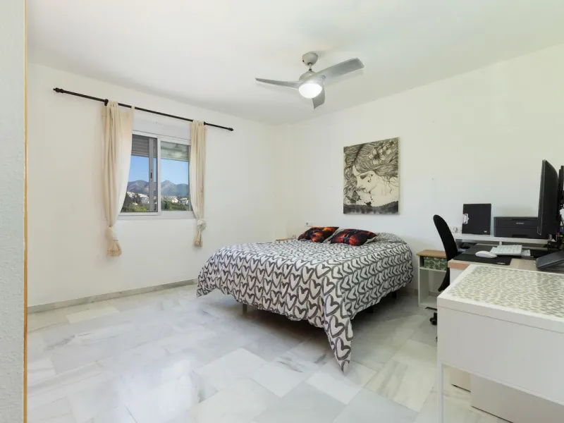 Apartment - Middle Floor Apartment в продаже в Mijas, Málaga. В доме 3 спален и 2 ванных комнат. Площадь дома 138 м²