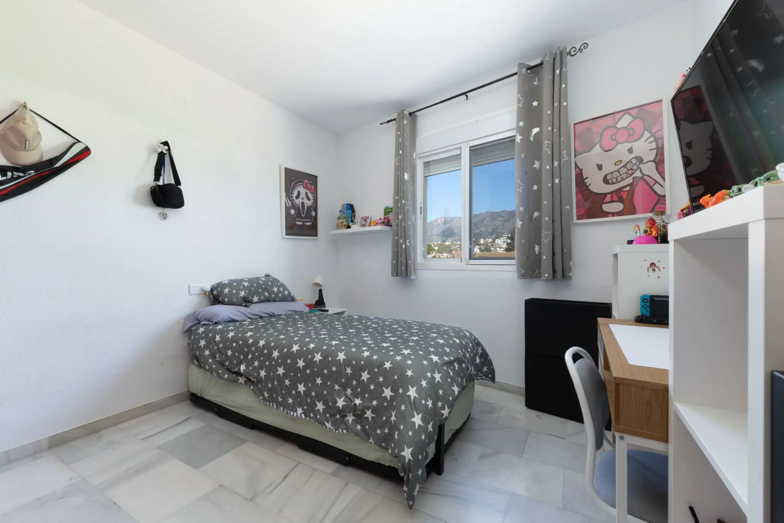Apartment - Middle Floor Apartment в продаже в Mijas, Málaga. В доме 3 спален и 2 ванных комнат. Площадь дома 138 м²