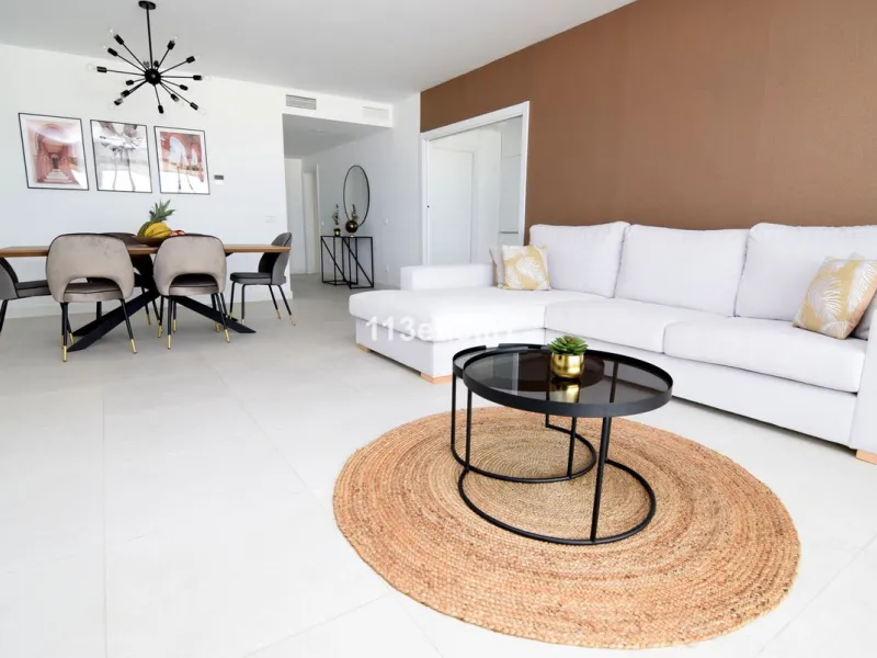 Situated in Las Mesas, just outside the center of Estepona, this spacious luxury apartment offers peace and tranquility but is still close to the beach, port and city center. It consists of a large living/dining room, a fully equipped kitchen with adjacen