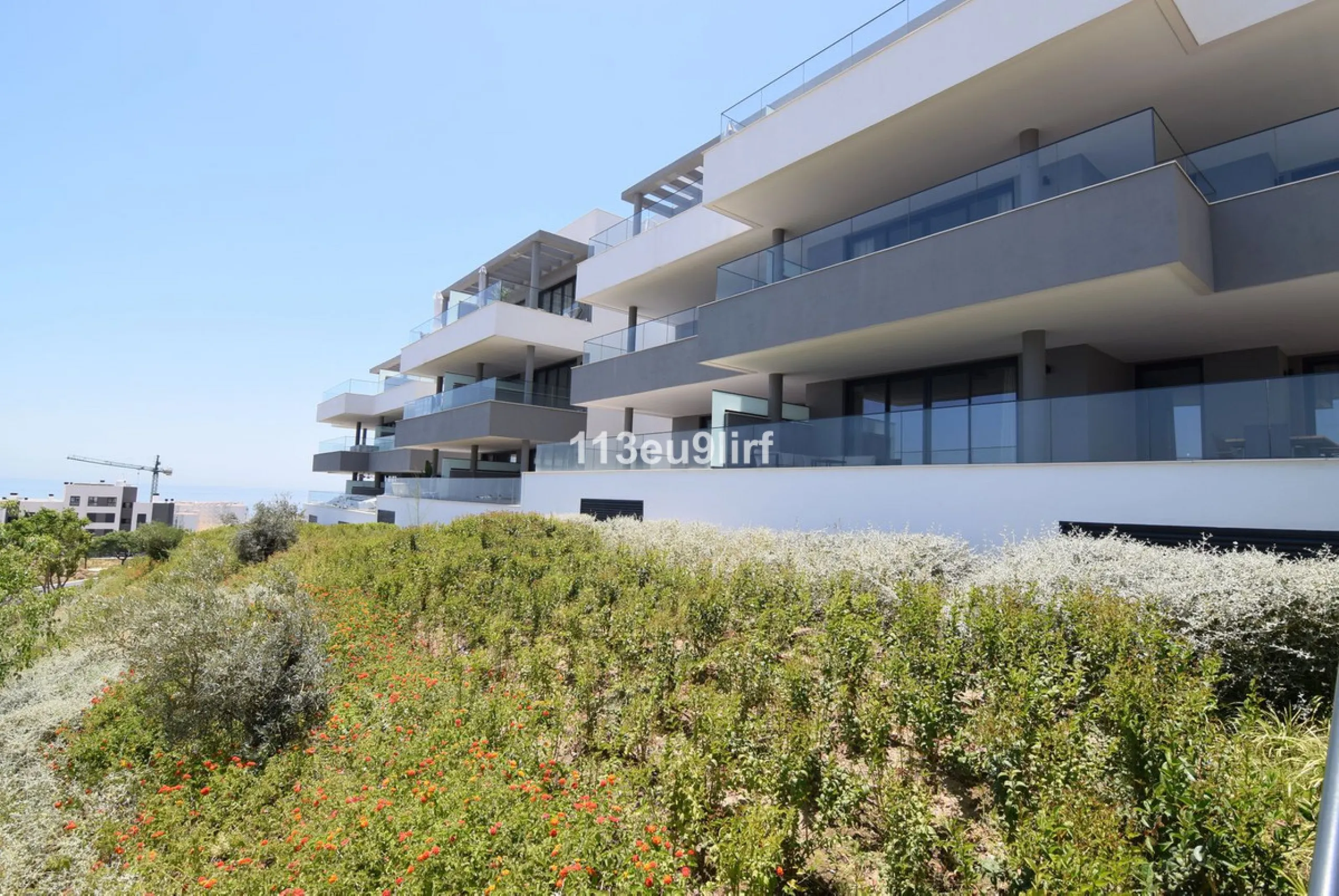 Situated in Las Mesas, just outside the center of Estepona, this spacious luxury apartment offers peace and tranquility but is still close to the beach, port and city center. It consists of a large living/dining room, a fully equipped kitchen with adjacen