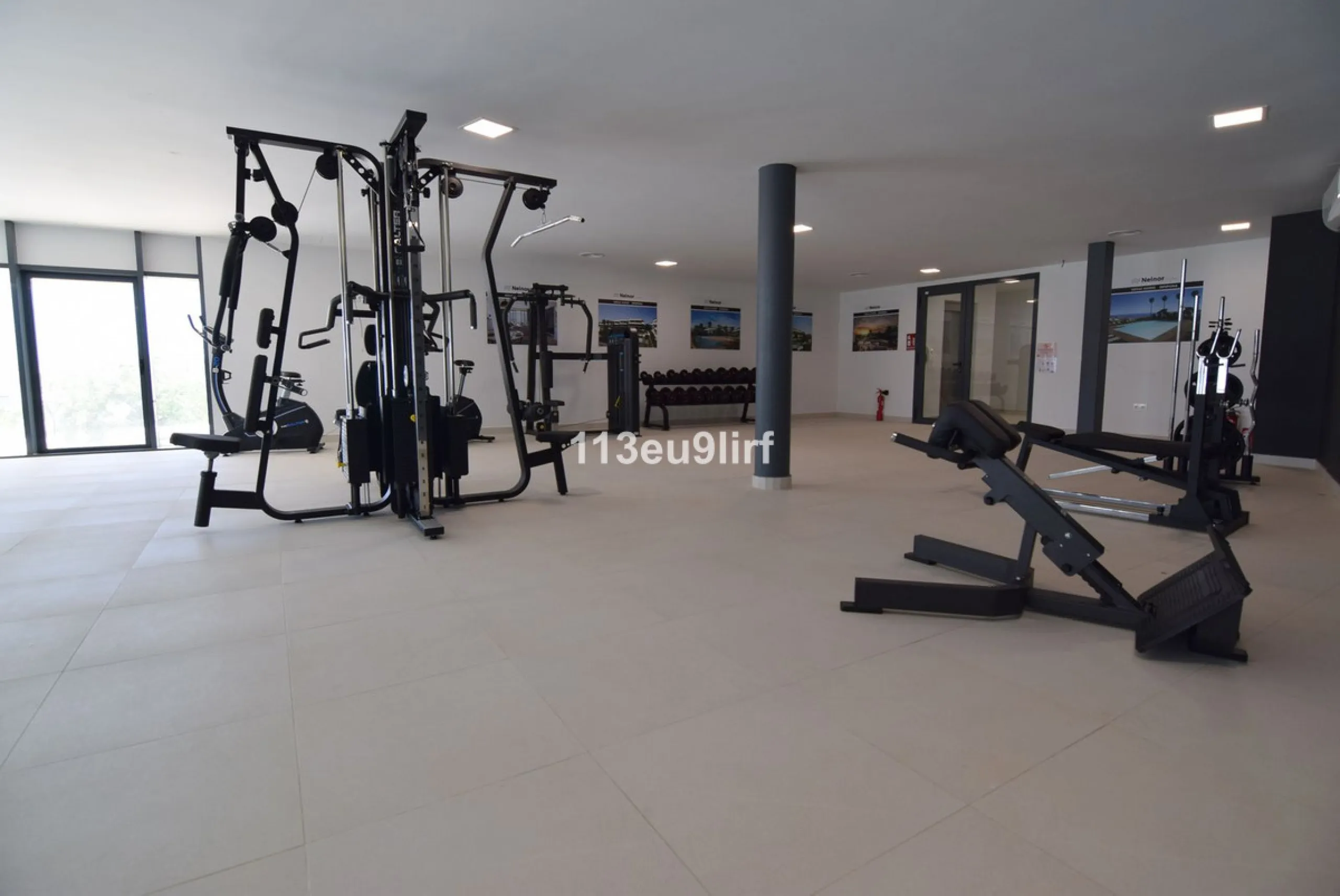 Situated in Las Mesas, just outside the center of Estepona, this spacious luxury apartment offers peace and tranquility but is still close to the beach, port and city center. It consists of a large living/dining room, a fully equipped kitchen with adjacen