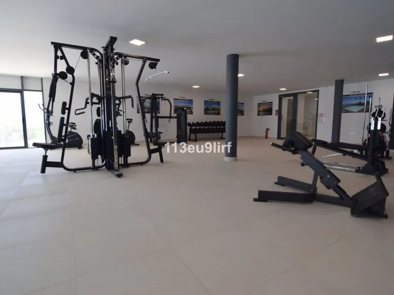 Situated in Las Mesas, just outside the center of Estepona, this spacious luxury apartment offers peace and tranquility but is still close to the beach, port and city center. It consists of a large living/dining room, a fully equipped kitchen with adjacen