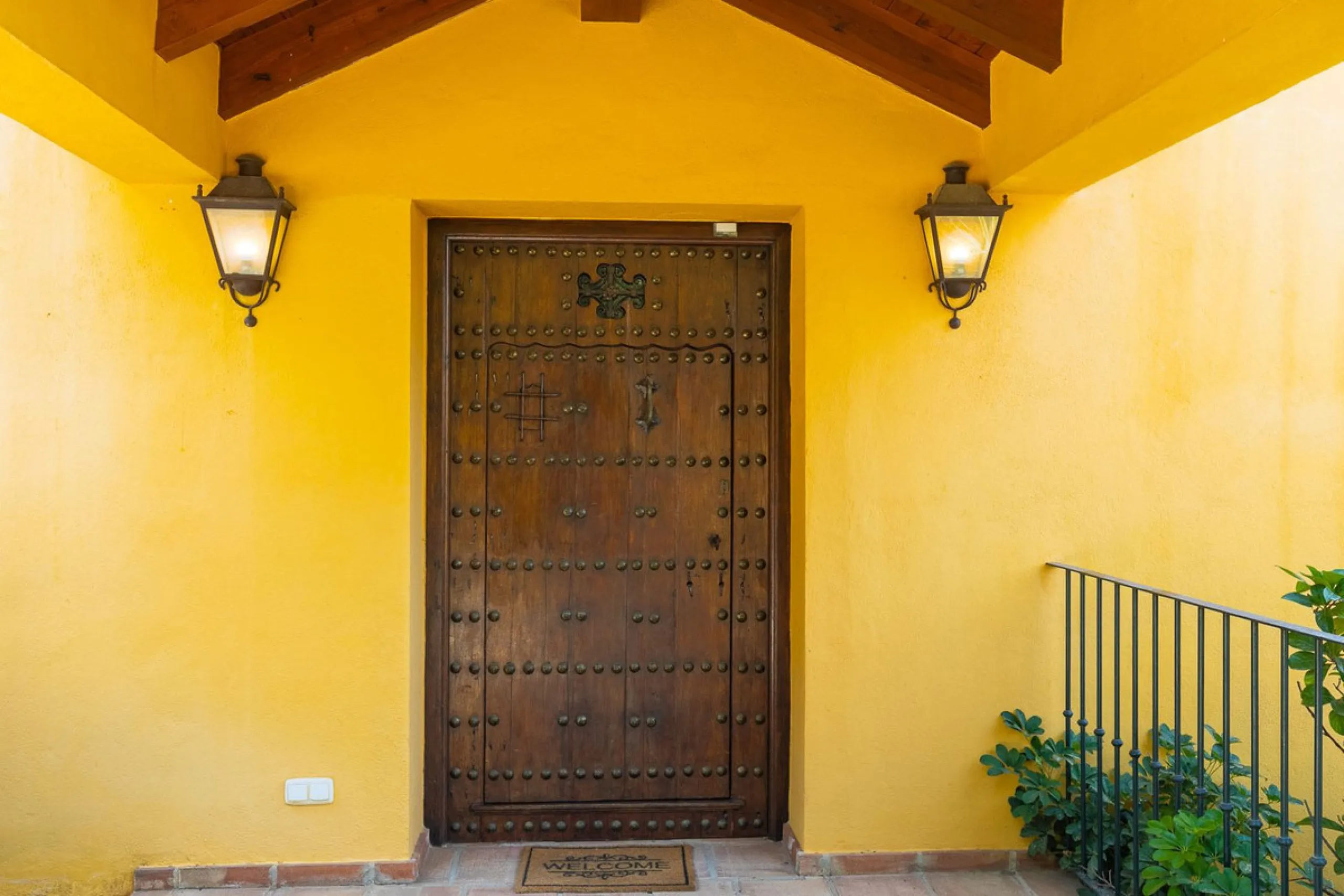 Escape to pure serenity with this exclusive, detached luxury villa—a remarkable 5-bedroom, 5-bathroom retreat complete with a private pool and breathtaking mountain and sea views. Perfectly positioned in the enchanting Montemayor Valley, within the pictur