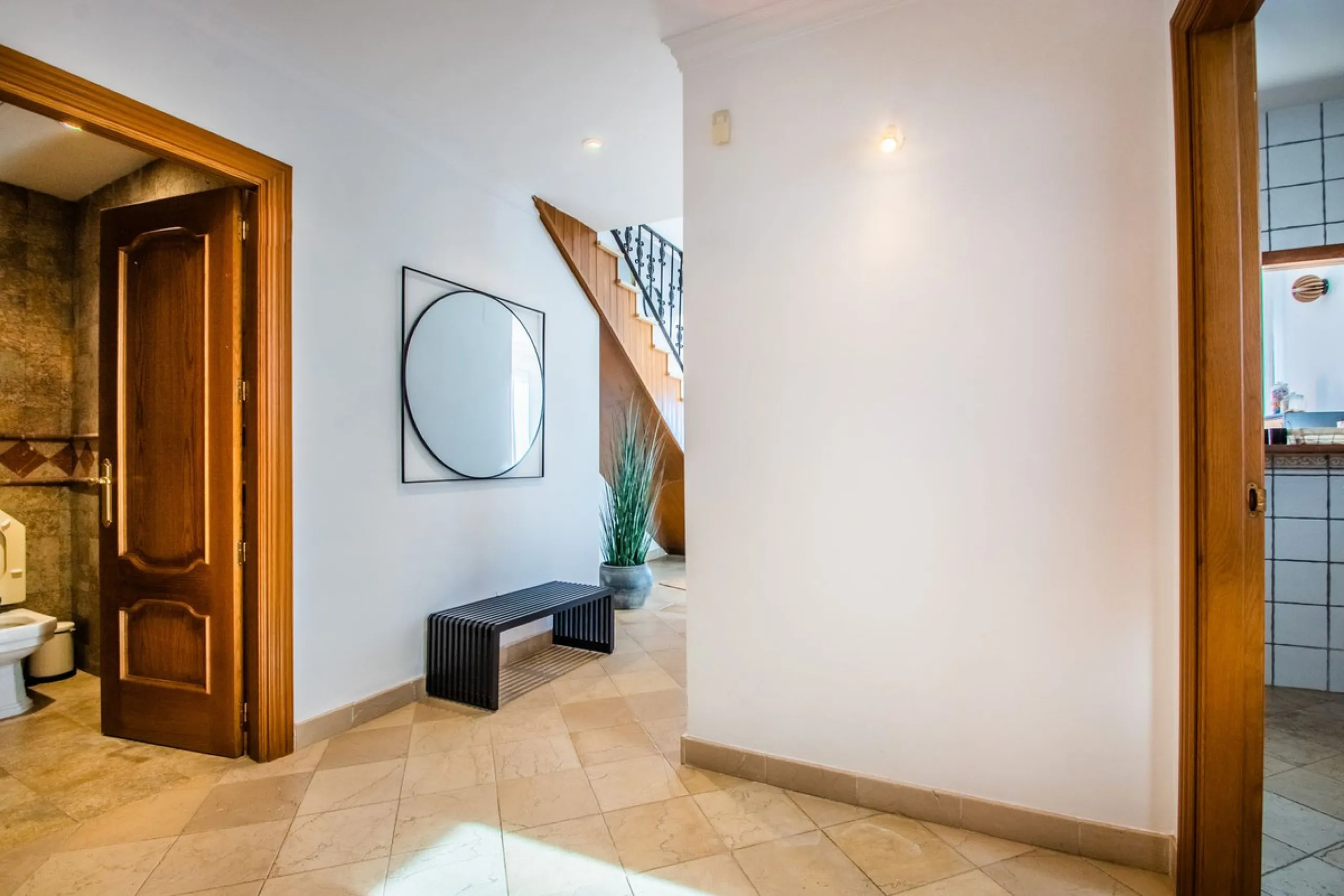 A stunning penthouse apartment which has been dramatically reduced in price and situated on the beachfront near to Estepona.