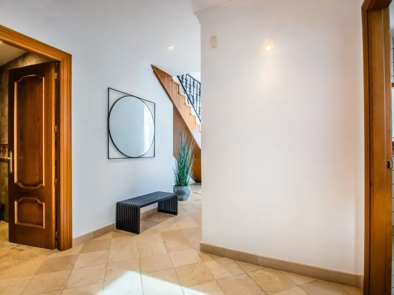 A stunning penthouse apartment which has been dramatically reduced in price and situated on the beachfront near to Estepona.