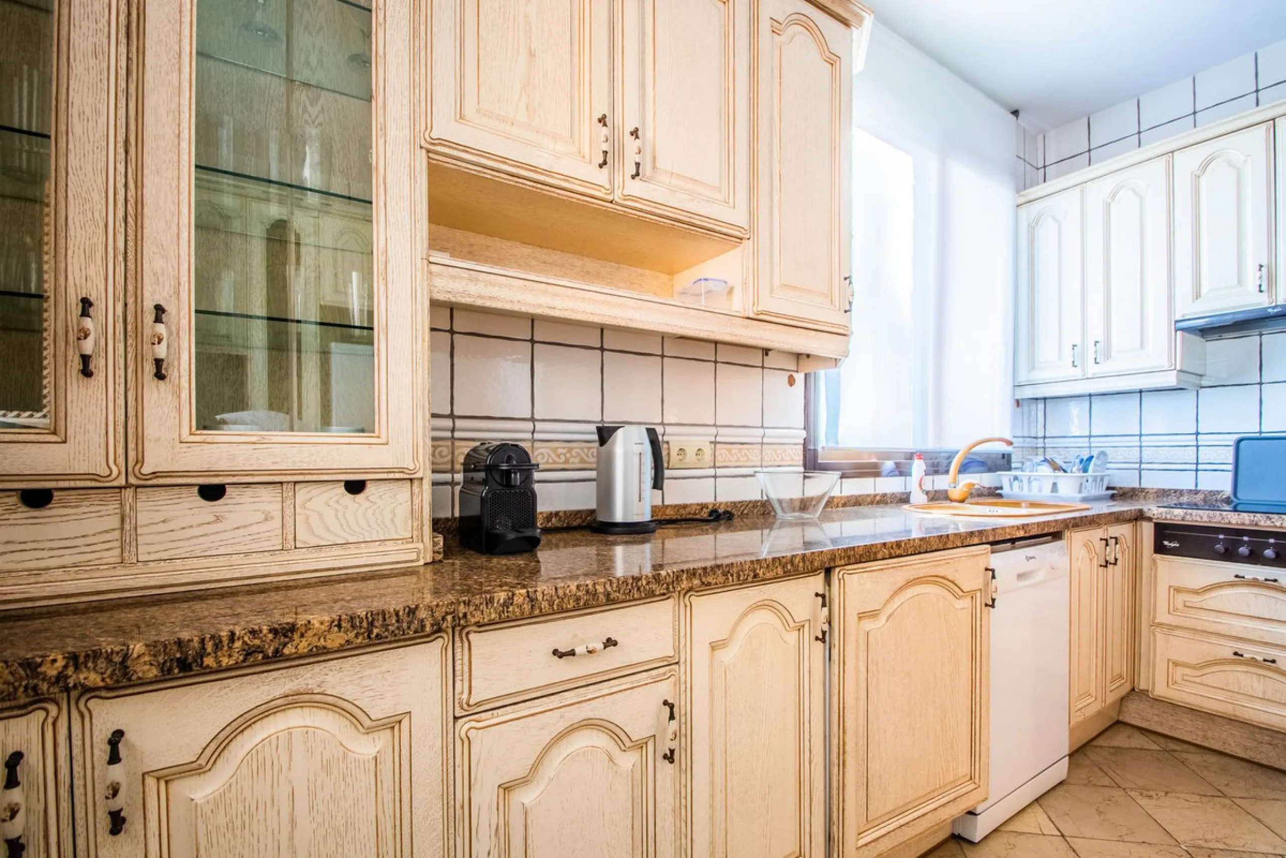 A stunning penthouse apartment which has been dramatically reduced in price and situated on the beachfront near to Estepona.