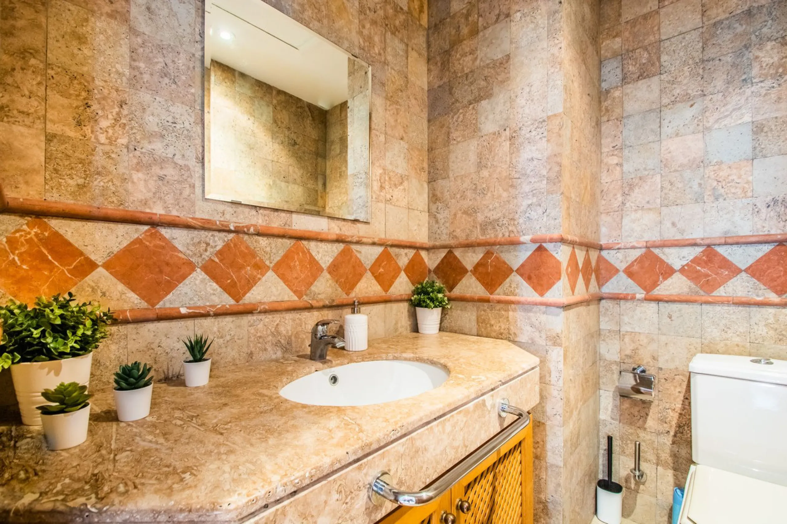 A stunning penthouse apartment which has been dramatically reduced in price and situated on the beachfront near to Estepona.