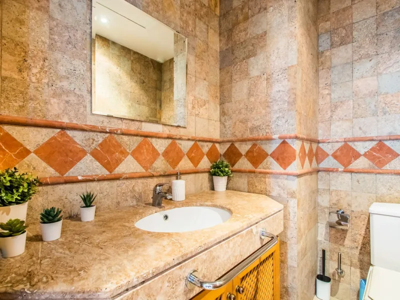 A stunning penthouse apartment which has been dramatically reduced in price and situated on the beachfront near to Estepona.