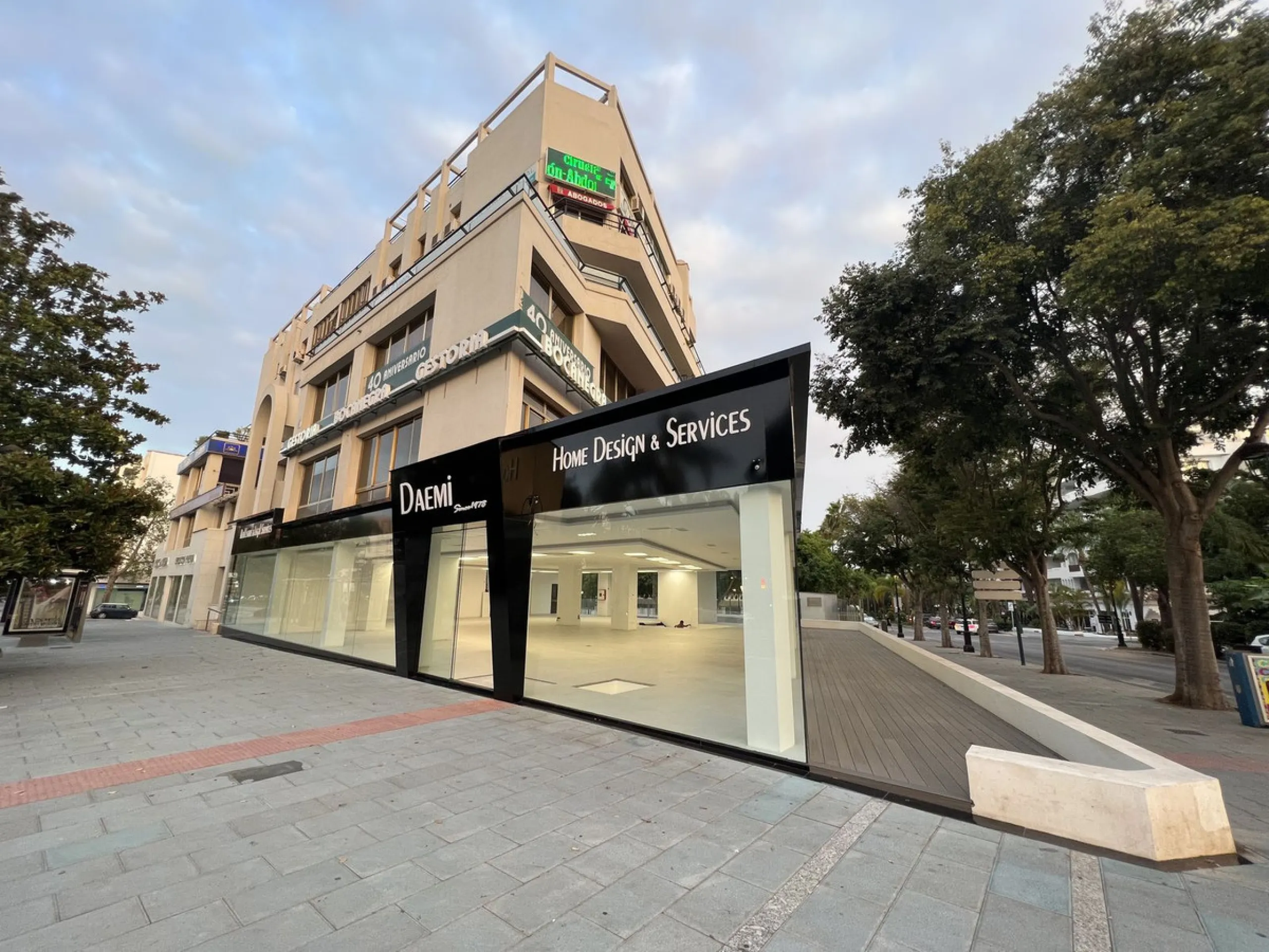 ONE OF A KIND COMMERCIAL PROPERTY INVESTOR OPPORTUNITY IN MARBELLA CITY CENTER