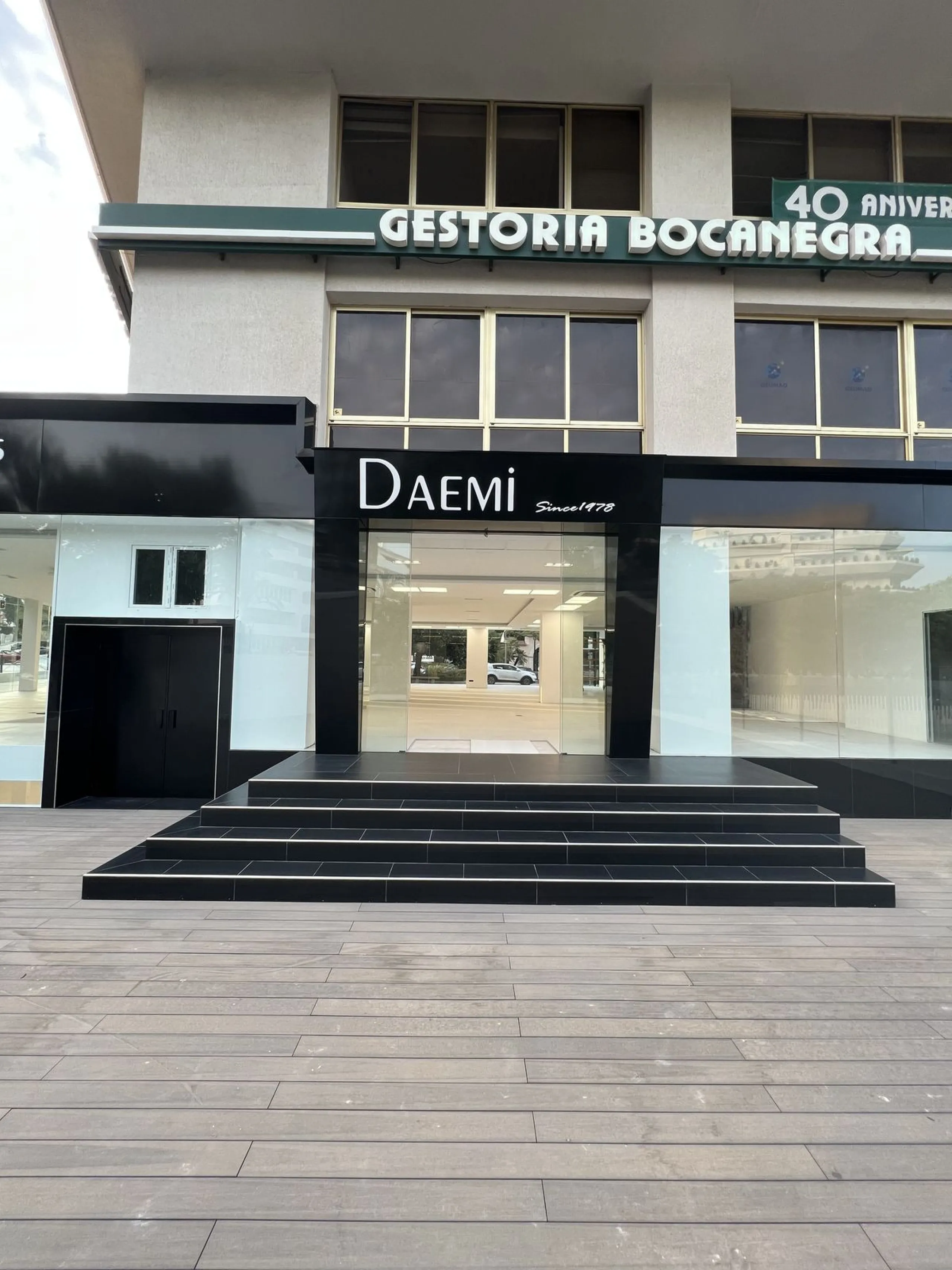 ONE OF A KIND COMMERCIAL PROPERTY INVESTOR OPPORTUNITY IN MARBELLA CITY CENTER