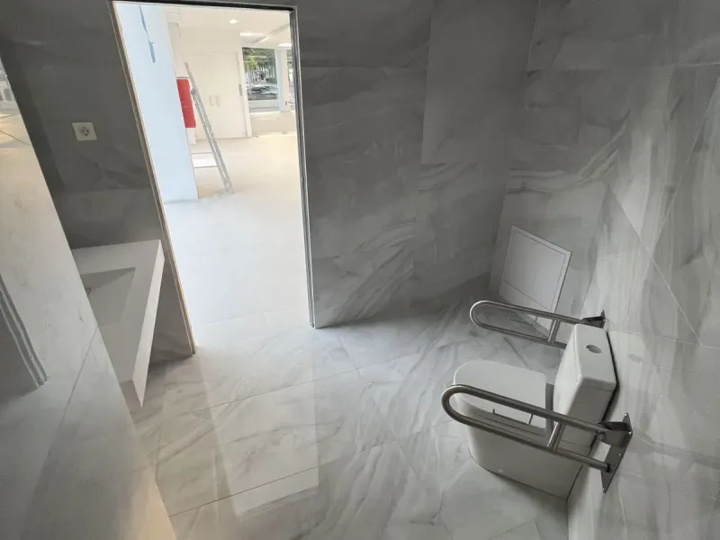 ONE OF A KIND COMMERCIAL PROPERTY INVESTOR OPPORTUNITY IN MARBELLA CITY CENTER
