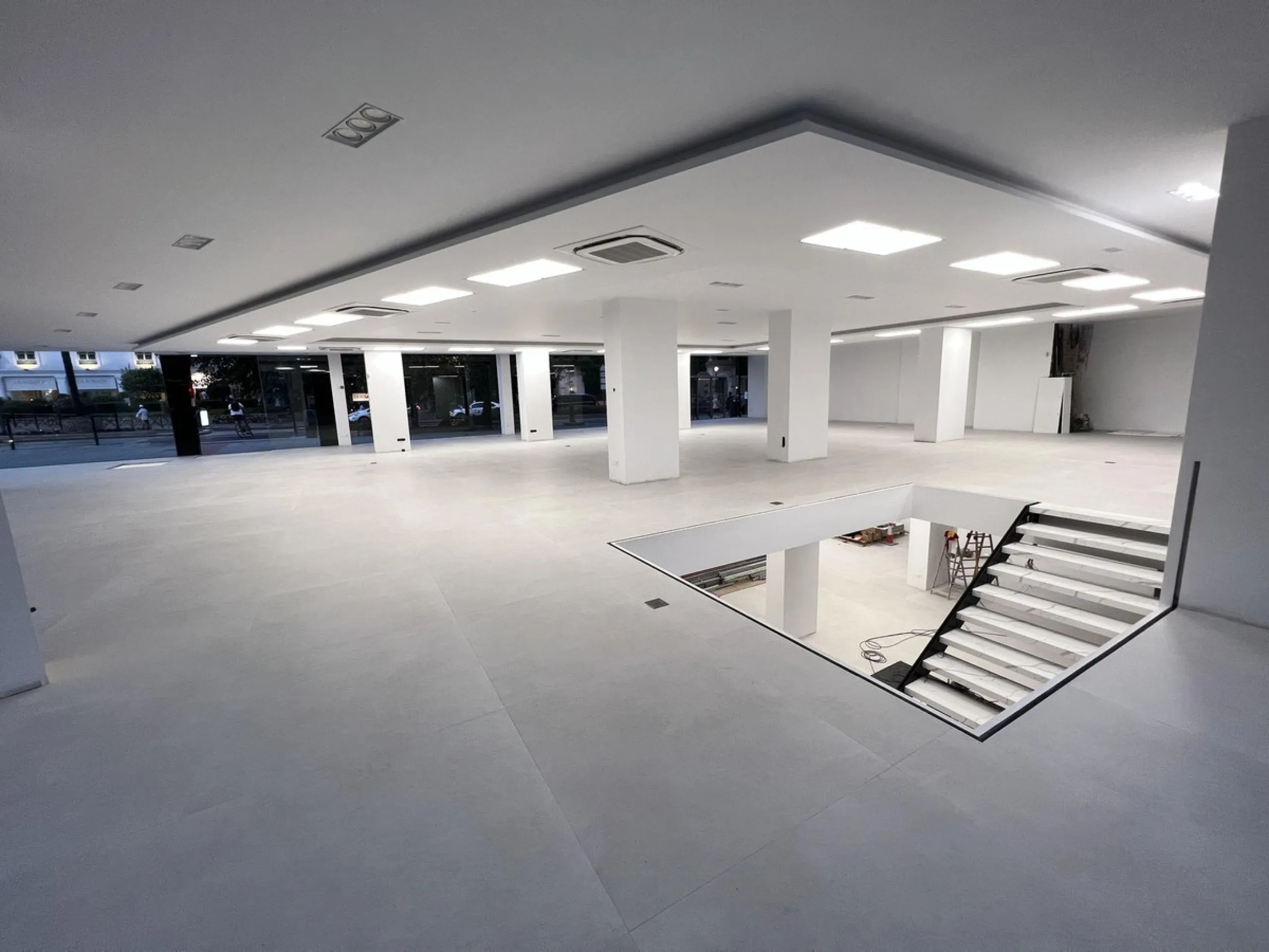 ONE OF A KIND COMMERCIAL PROPERTY INVESTOR OPPORTUNITY IN MARBELLA CITY CENTER