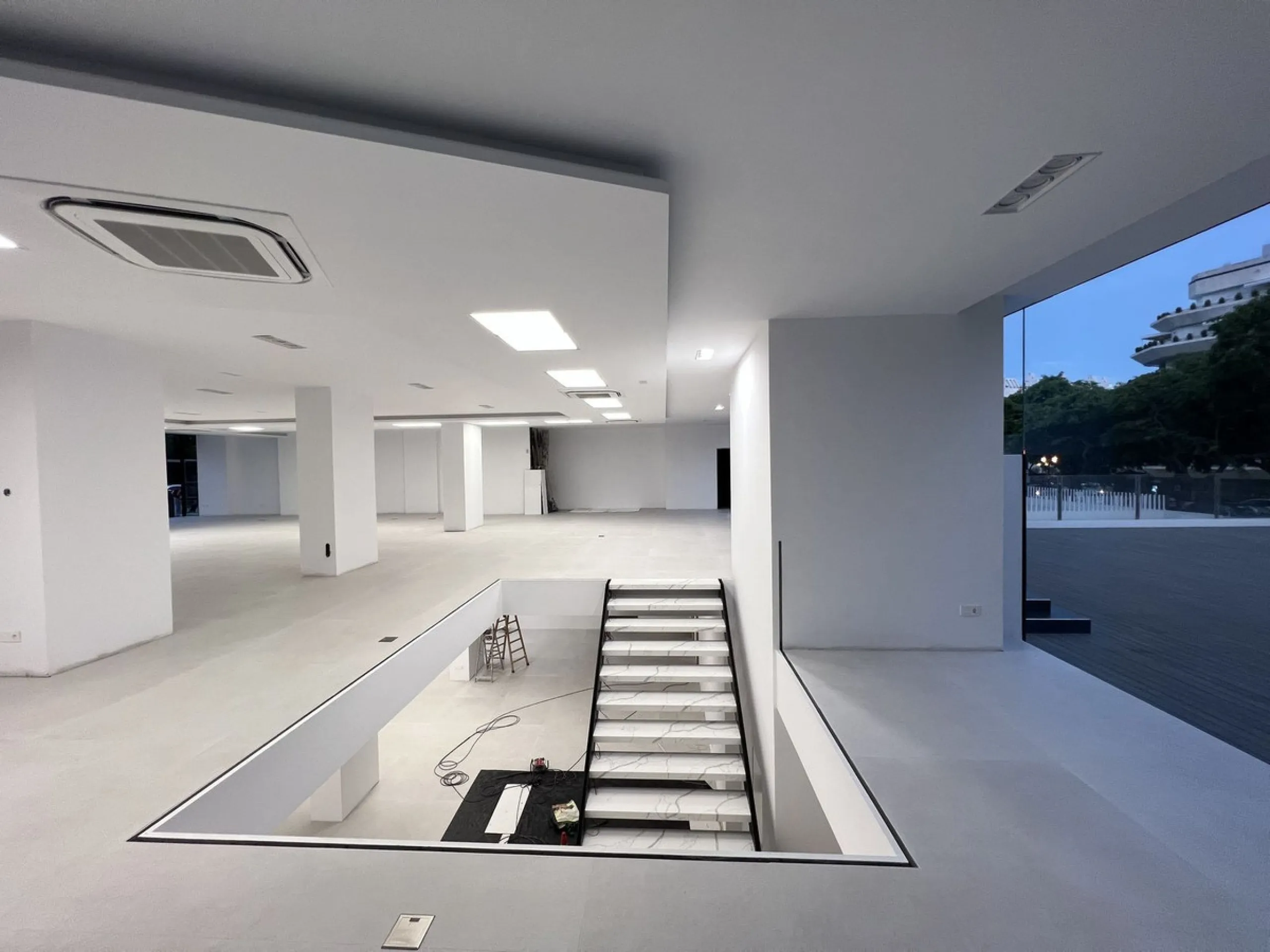 ONE OF A KIND COMMERCIAL PROPERTY INVESTOR OPPORTUNITY IN MARBELLA CITY CENTER