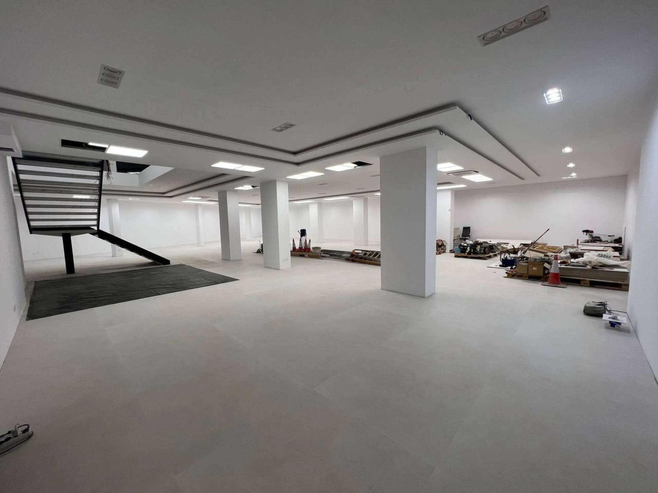 ONE OF A KIND COMMERCIAL PROPERTY INVESTOR OPPORTUNITY IN MARBELLA CITY CENTER