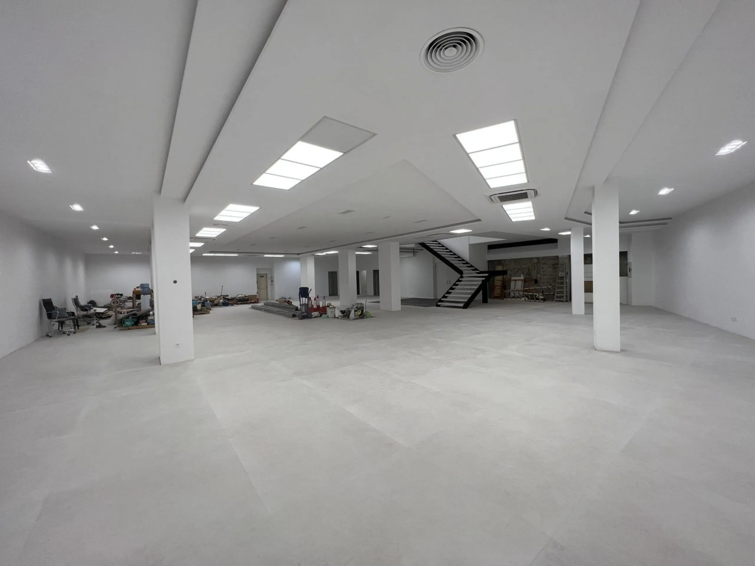 ONE OF A KIND COMMERCIAL PROPERTY INVESTOR OPPORTUNITY IN MARBELLA CITY CENTER