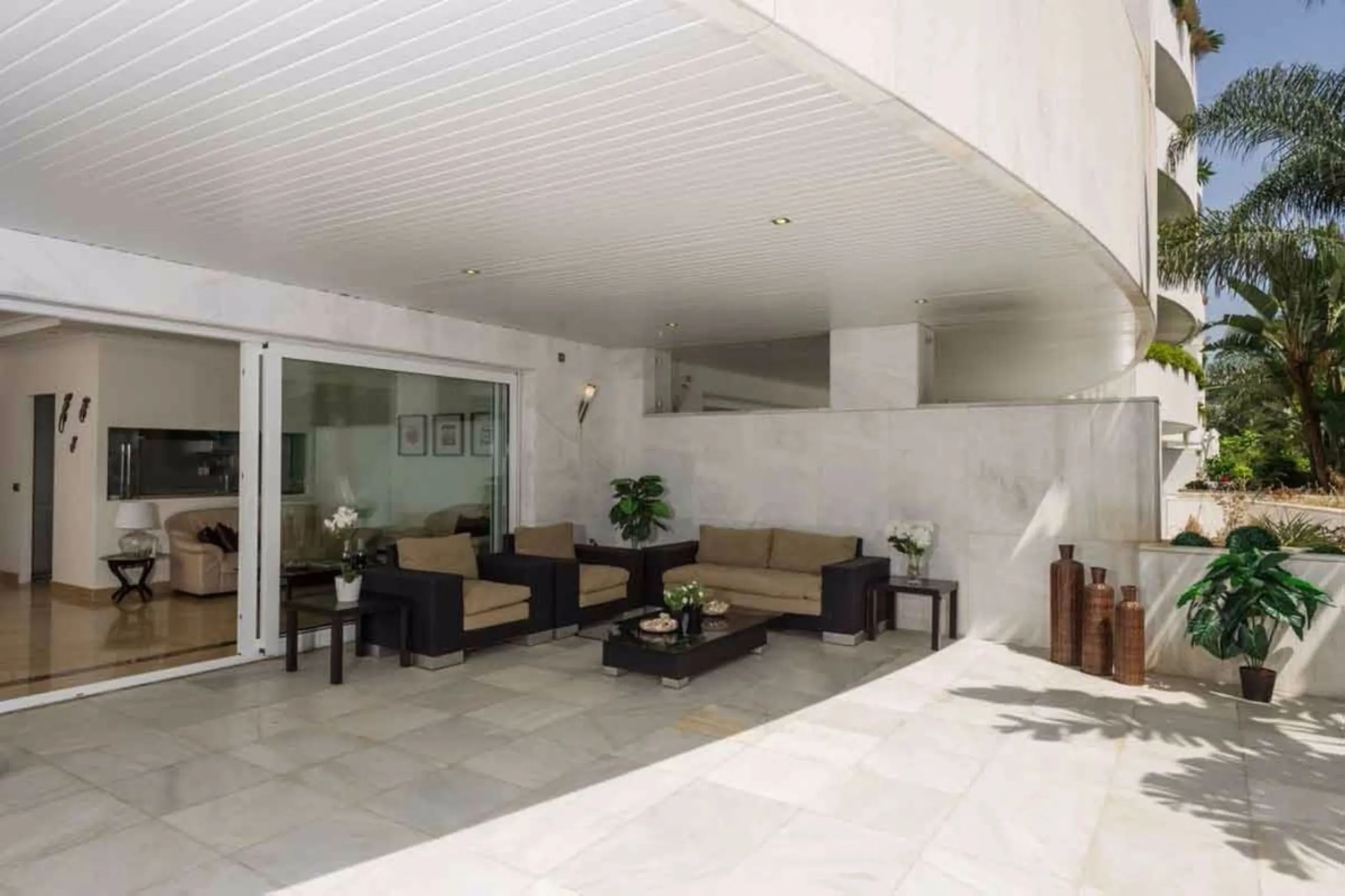 Apartment - Ground Floor Apartment в продаже в Marbella, Málaga. В доме 2 спален и 2 ванных комнат. Площадь дома 157 м²
