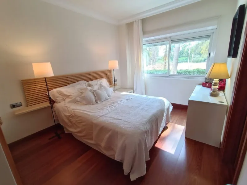Apartment - Ground Floor Apartment в продаже в Marbella, Málaga. В доме 2 спален и 2 ванных комнат. Площадь дома 157 м²
