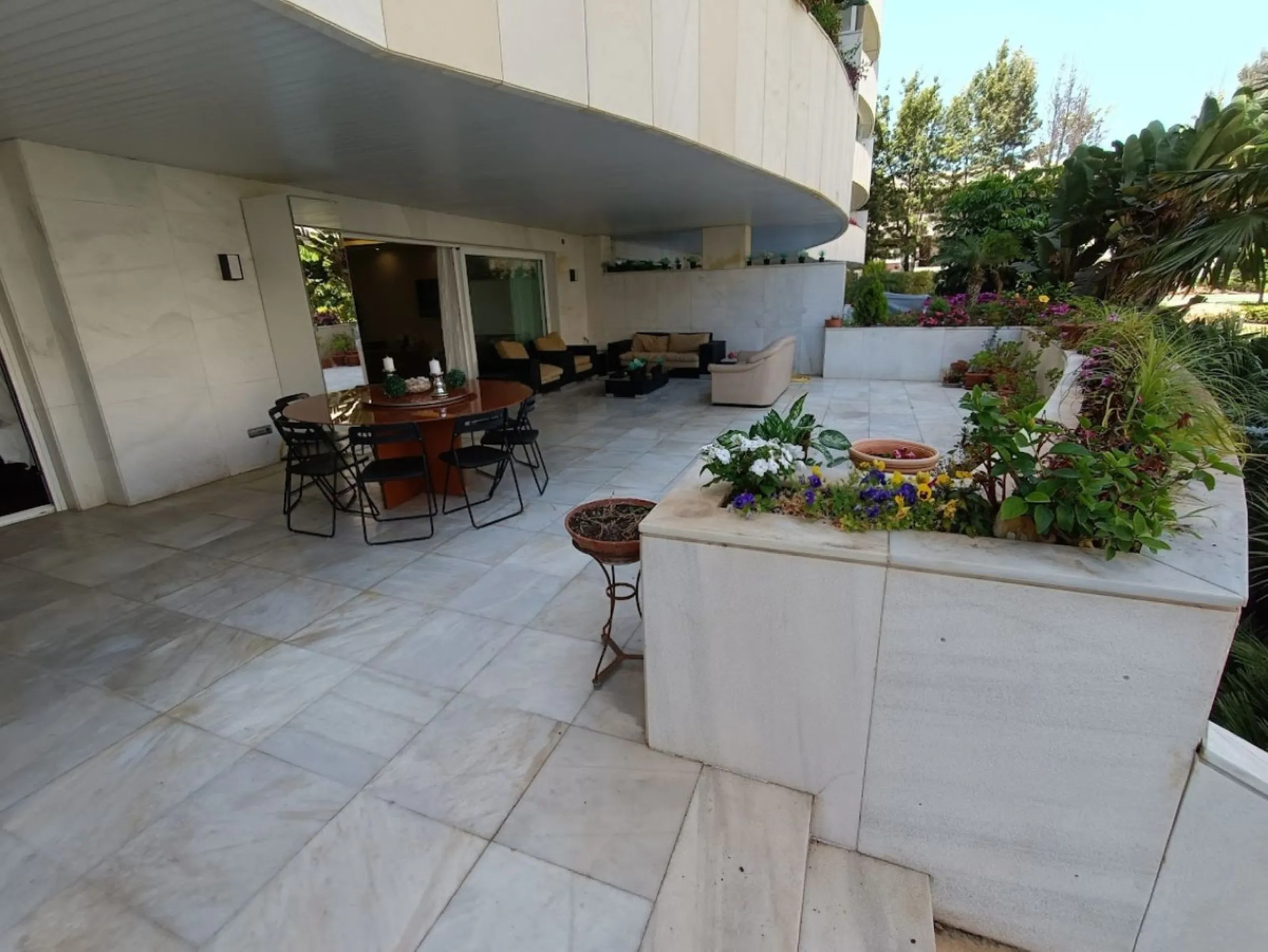Apartment - Ground Floor Apartment в продаже в Marbella, Málaga. В доме 2 спален и 2 ванных комнат. Площадь дома 157 м²