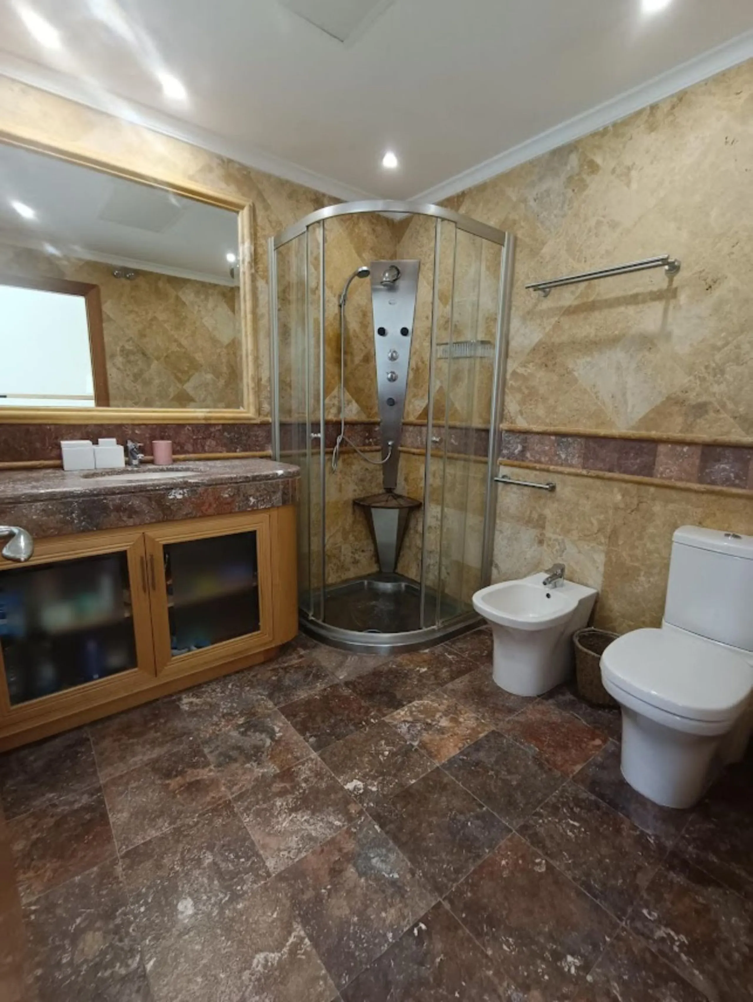 Apartment - Ground Floor Apartment в продаже в Marbella, Málaga. В доме 2 спален и 2 ванных комнат. Площадь дома 157 м²