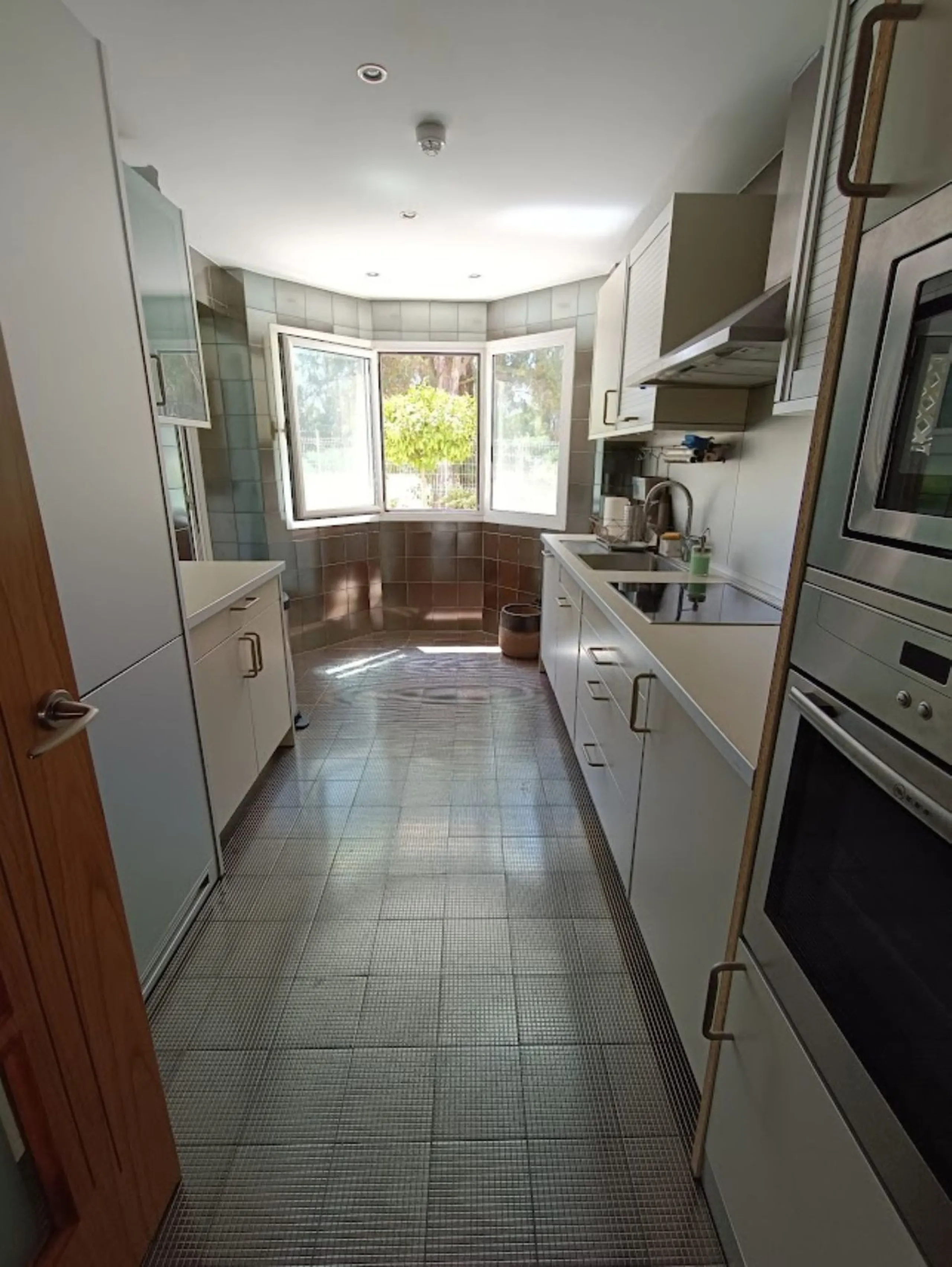 Apartment - Ground Floor Apartment в продаже в Marbella, Málaga. В доме 2 спален и 2 ванных комнат. Площадь дома 157 м²