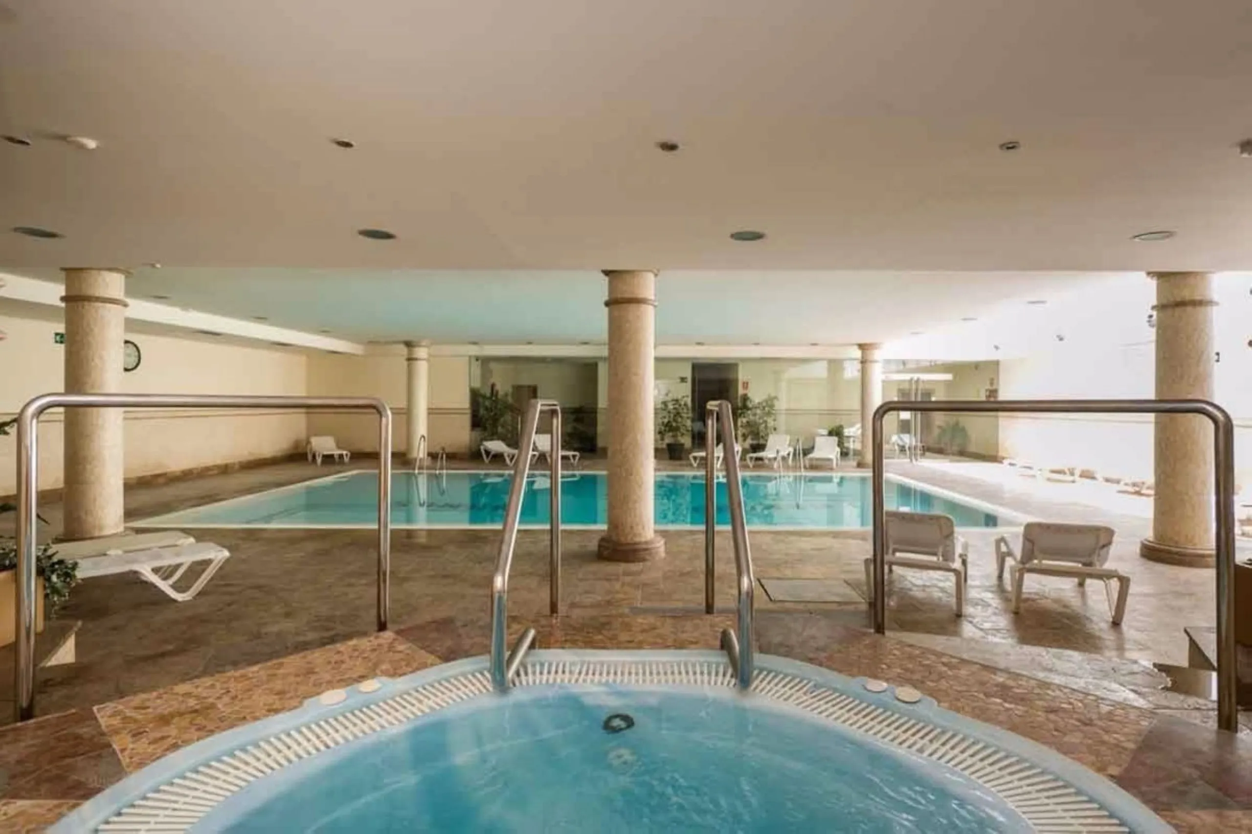Apartment - Ground Floor Apartment в продаже в Marbella, Málaga. В доме 2 спален и 2 ванных комнат. Площадь дома 157 м²
