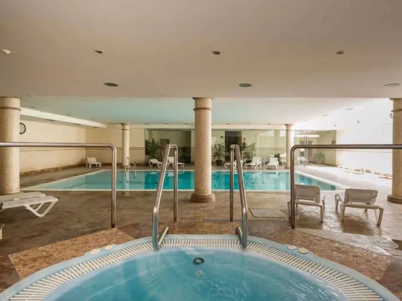 Apartment - Ground Floor Apartment в продаже в Marbella, Málaga. В доме 2 спален и 2 ванных комнат. Площадь дома 157 м²