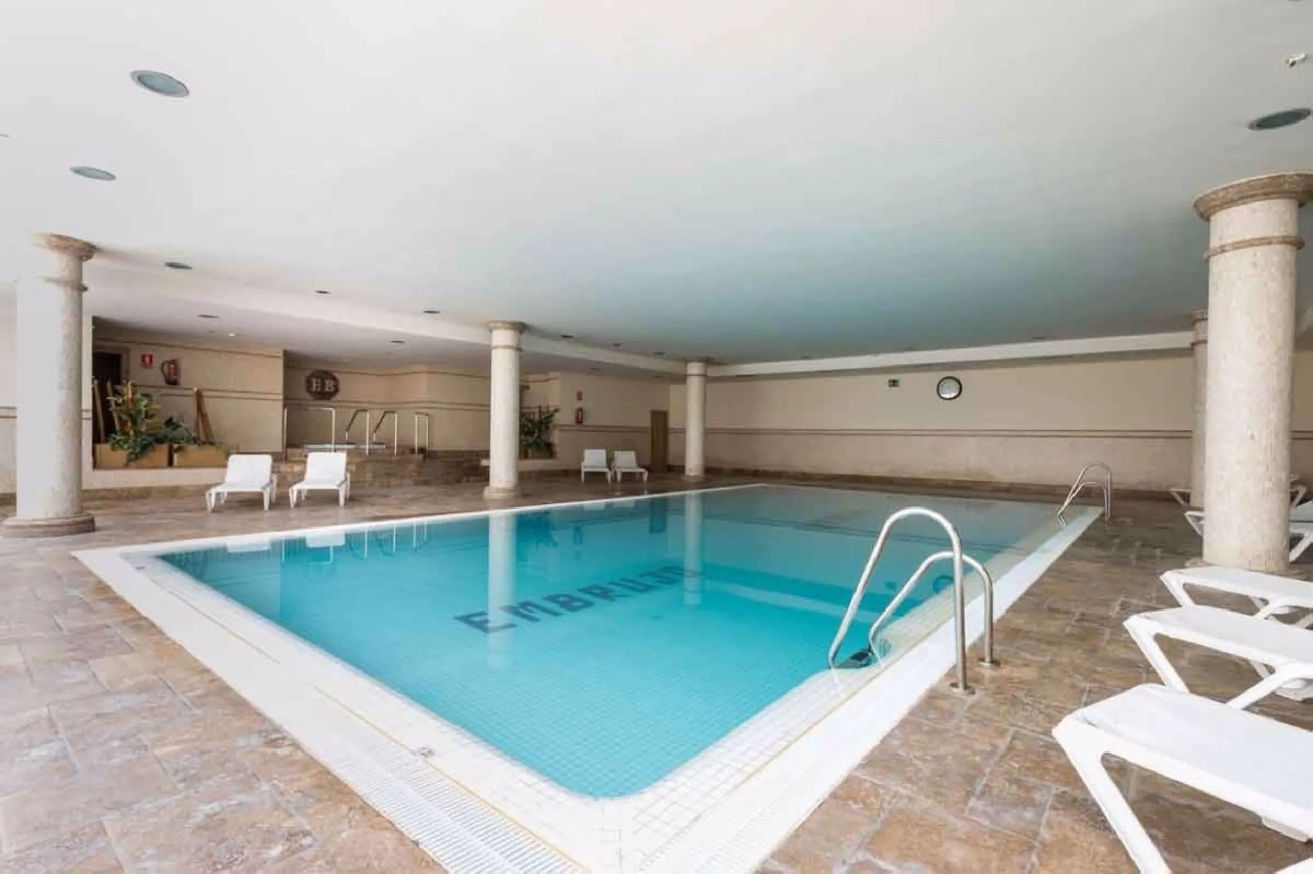 Apartment - Ground Floor Apartment в продаже в Marbella, Málaga. В доме 2 спален и 2 ванных комнат. Площадь дома 157 м²