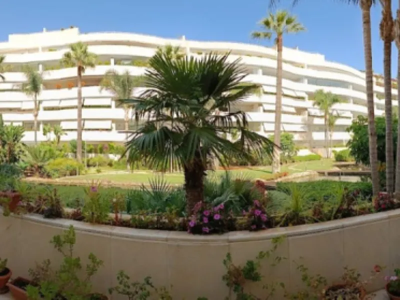 Apartment - Ground Floor Apartment в продаже в Marbella, Málaga. В доме 2 спален и 2 ванных комнат. Площадь дома 157 м²