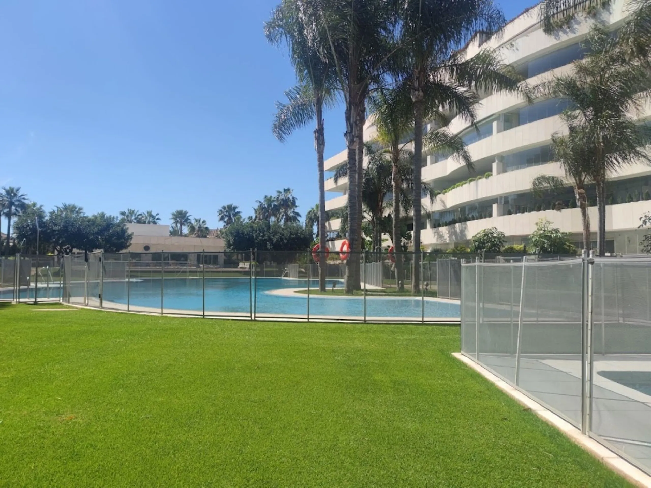 Apartment - Ground Floor Apartment в продаже в Marbella, Málaga. В доме 2 спален и 2 ванных комнат. Площадь дома 157 м²